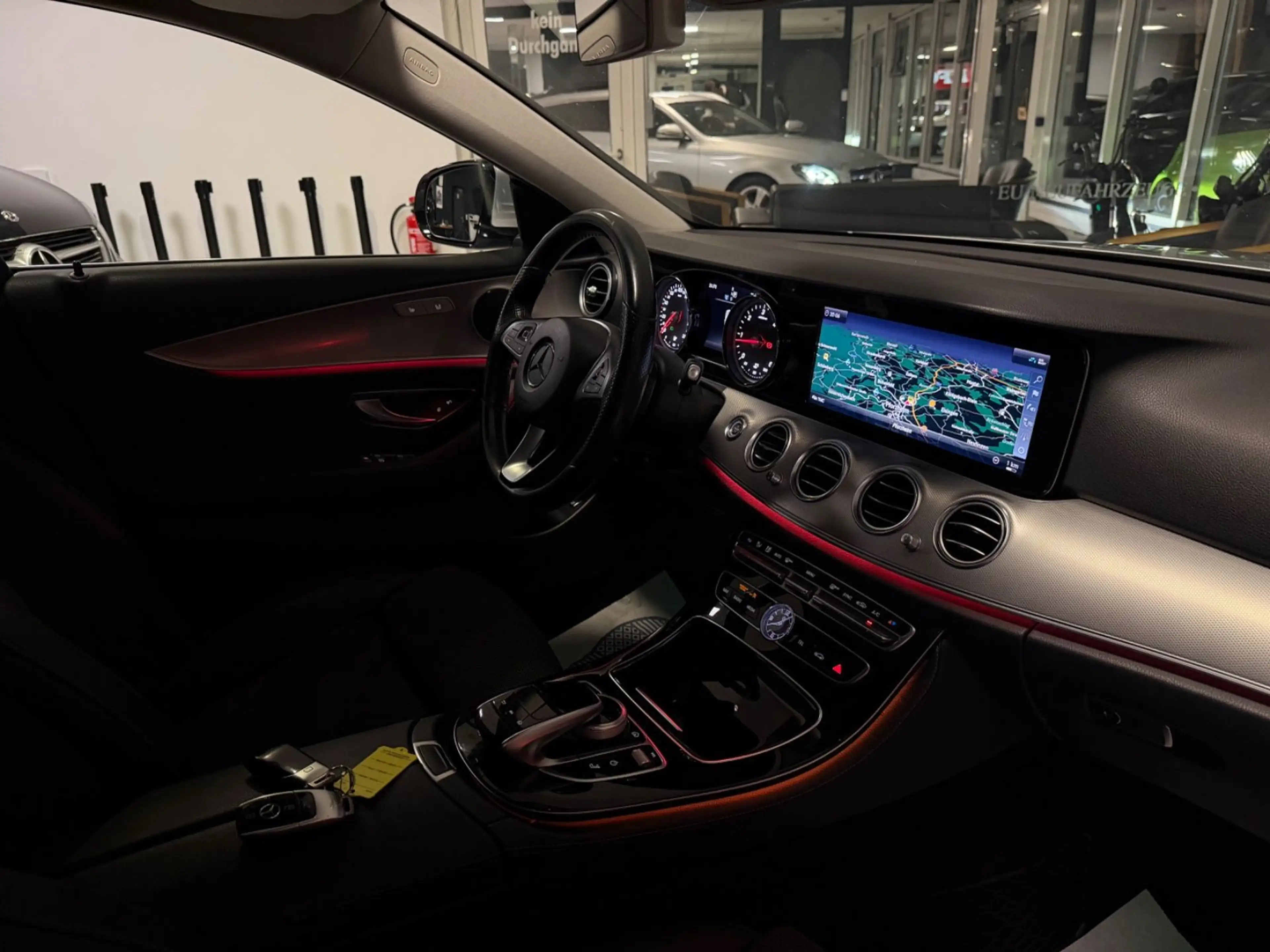 Mercedes-Benz E 220 T d Avantgarde LED COMMAND NAVI KAMERA TOP — photo 16