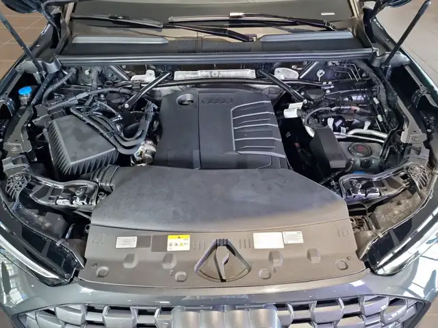 Audi Q5 view 11