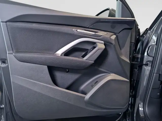 Audi Q5 view 14