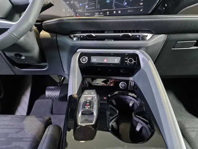 Audi Q5 view 12