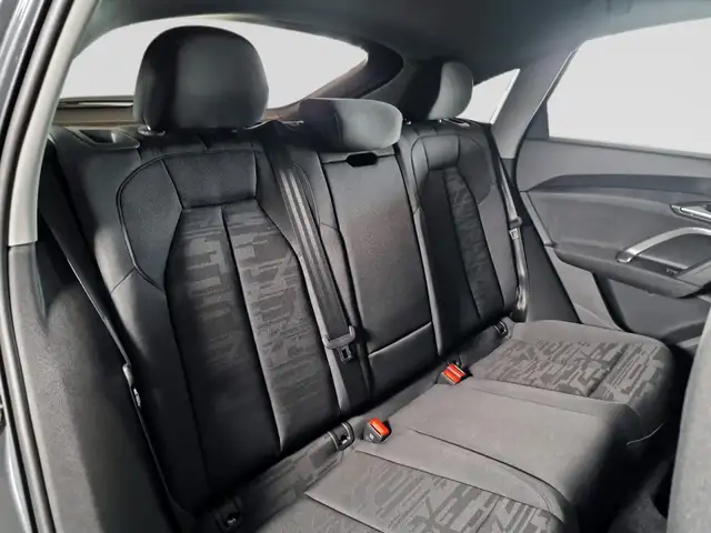 Audi Q5 view 8
