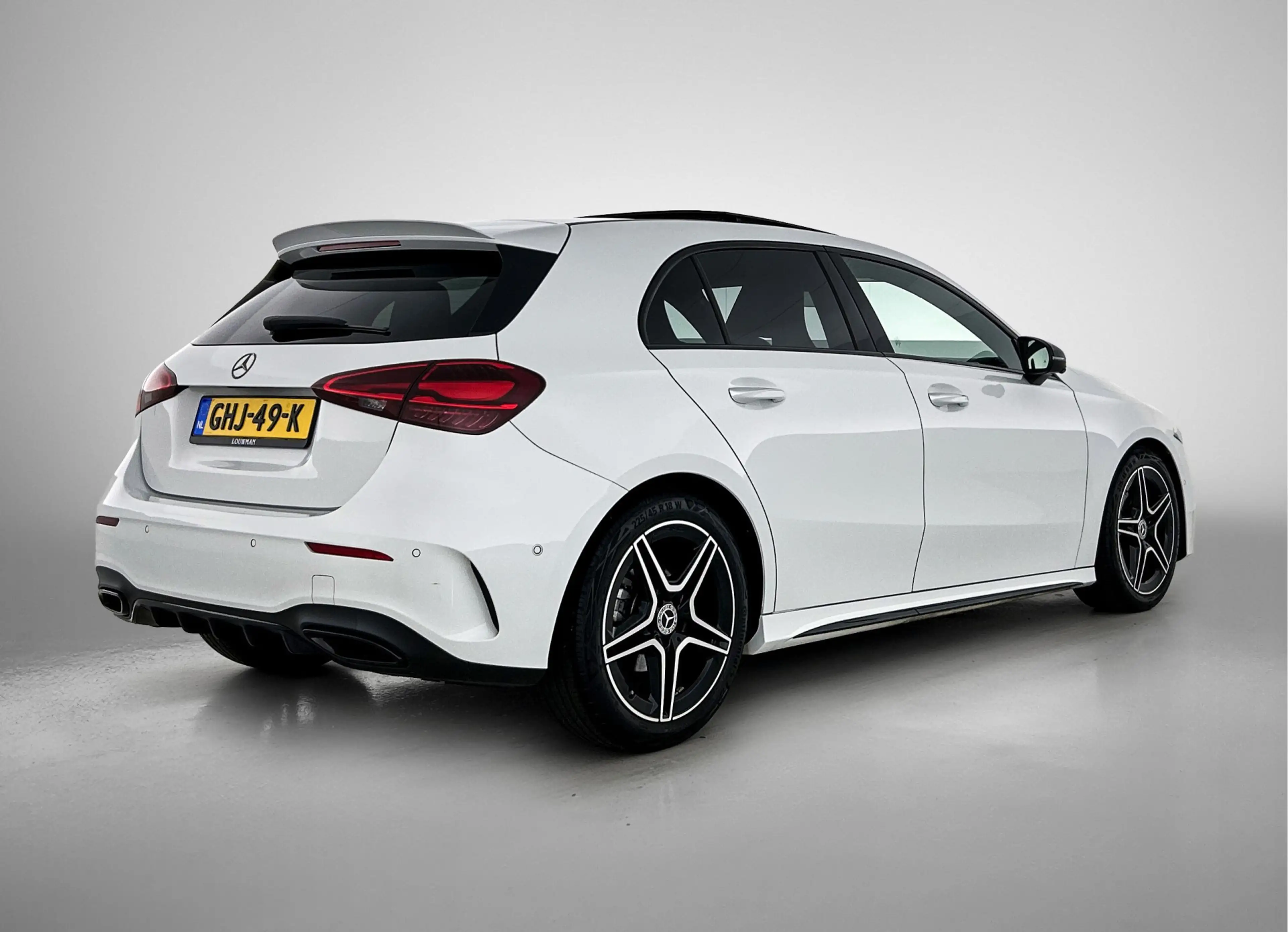 Mercedes-Benz A 180 AMG Line Plus | Night pakket | Panorama Schuifdak — photo 2