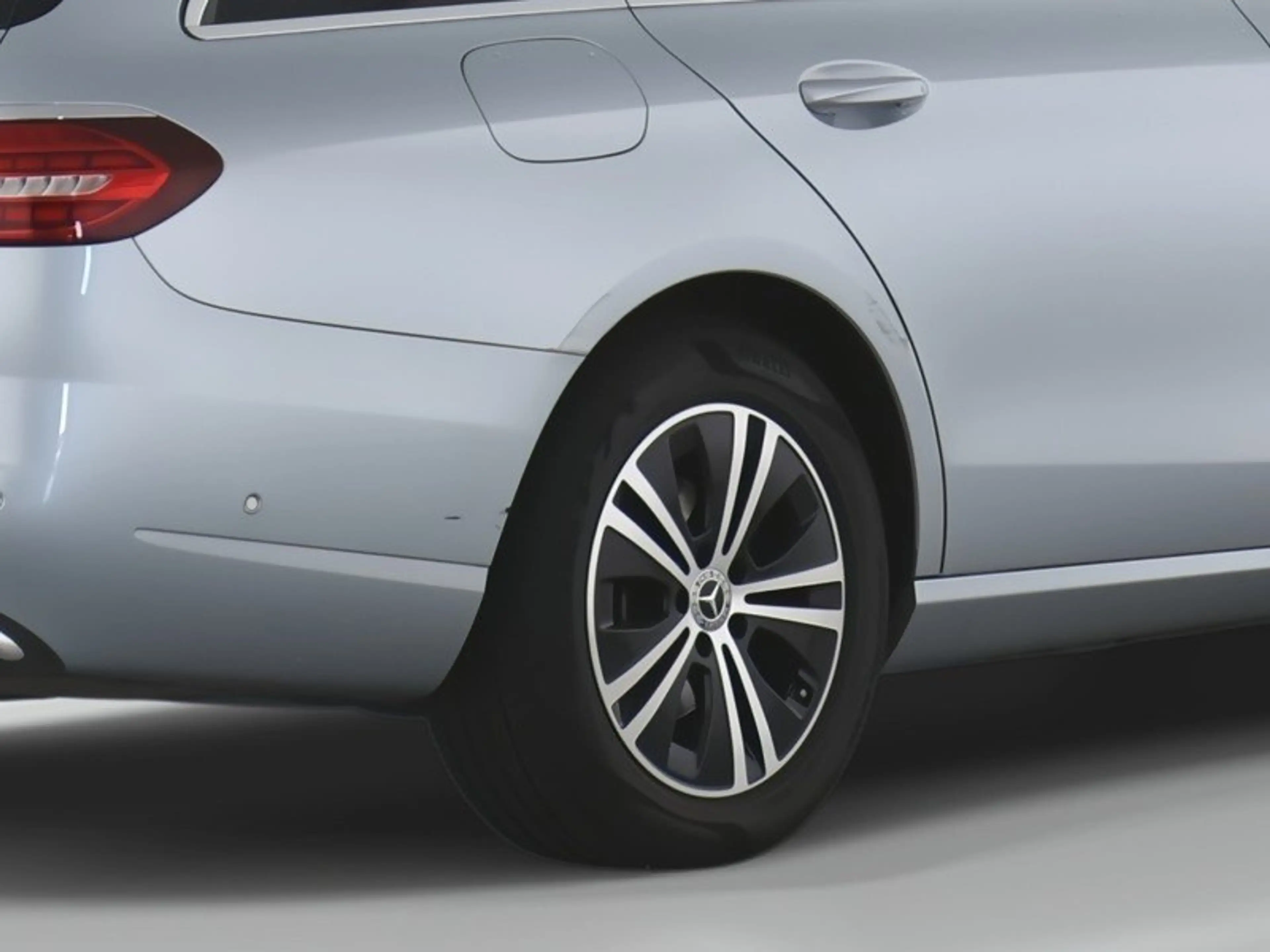 Mercedes-Benz E 220 T d Avantgarde RÜCKFAHRKAM+PREMIUM+SPURPAK — photo 4