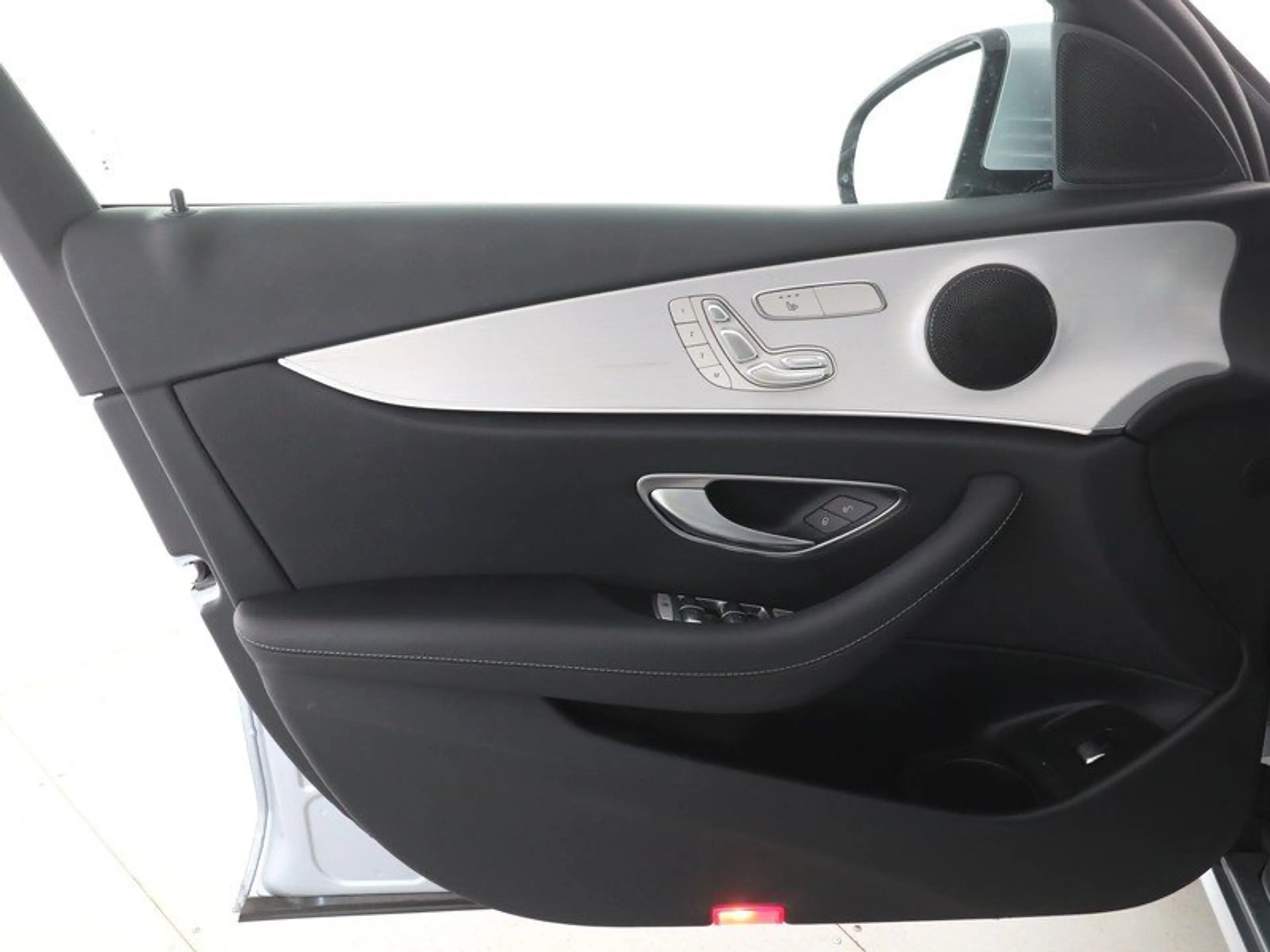 Mercedes-Benz E 220 T d Avantgarde RÜCKFAHRKAM+PREMIUM+SPURPAK — photo 10