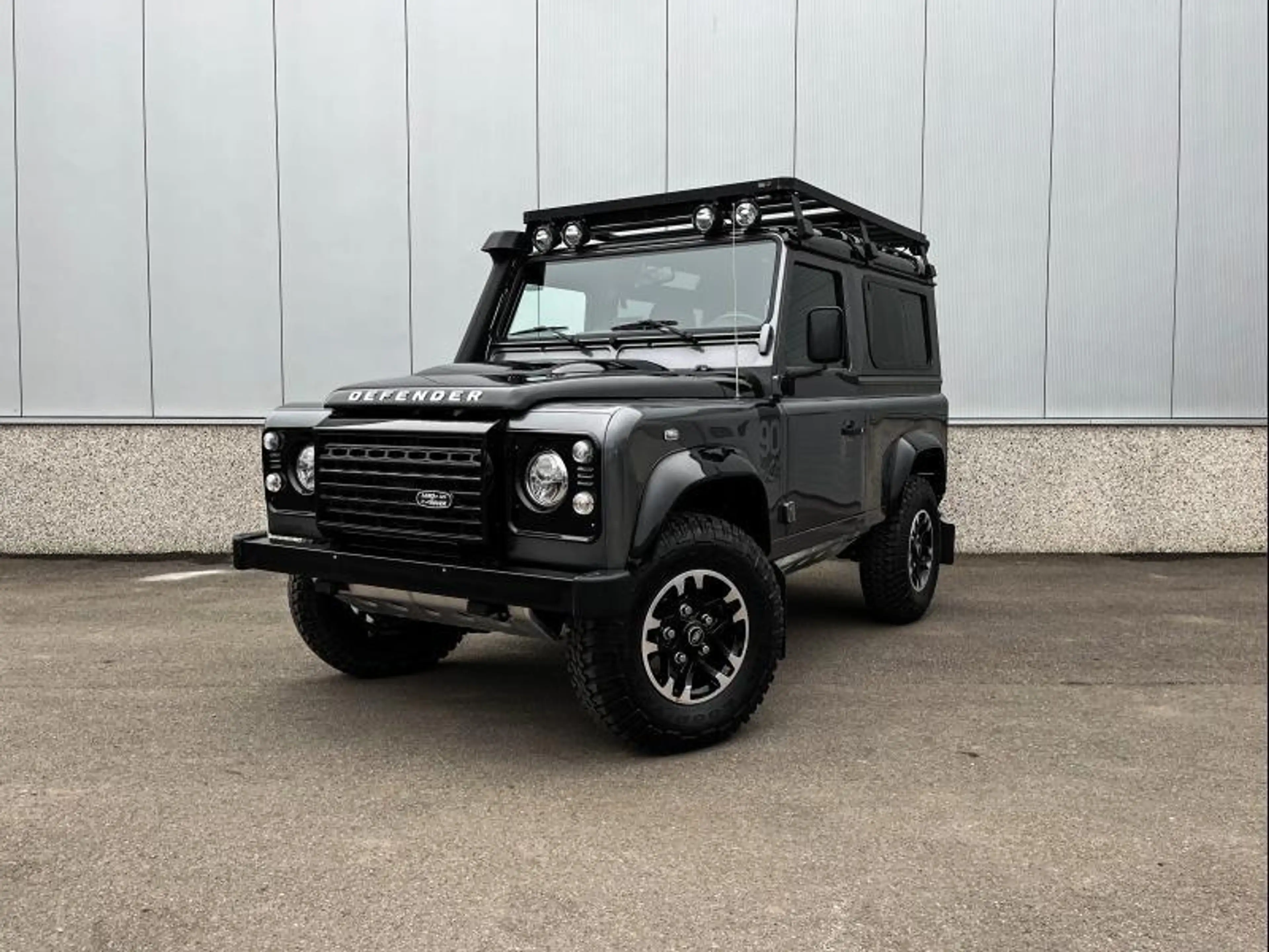 Land Rover Defender Adventure Edition
