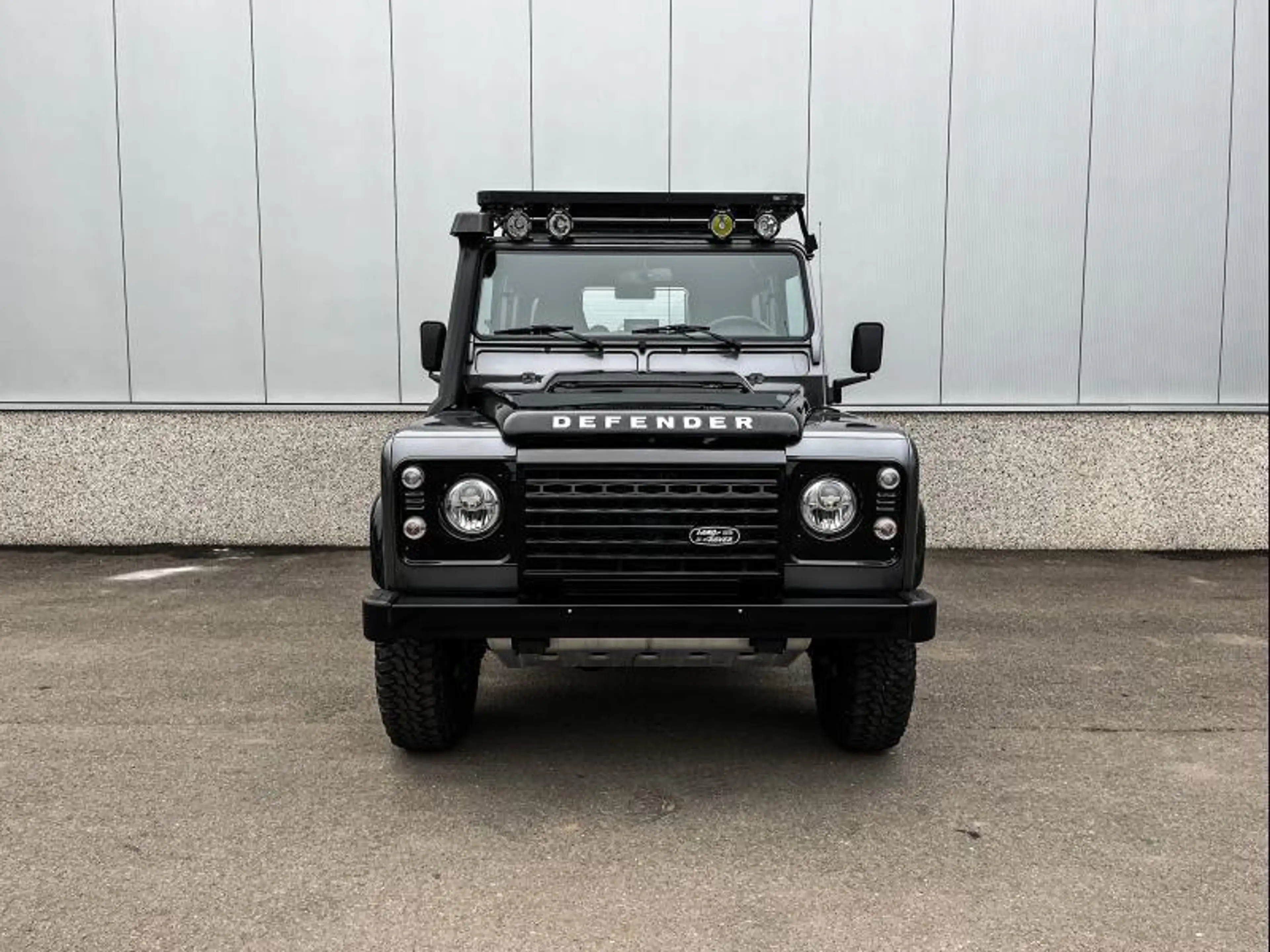 Land Rover Defender Adventure Edition — photo 2