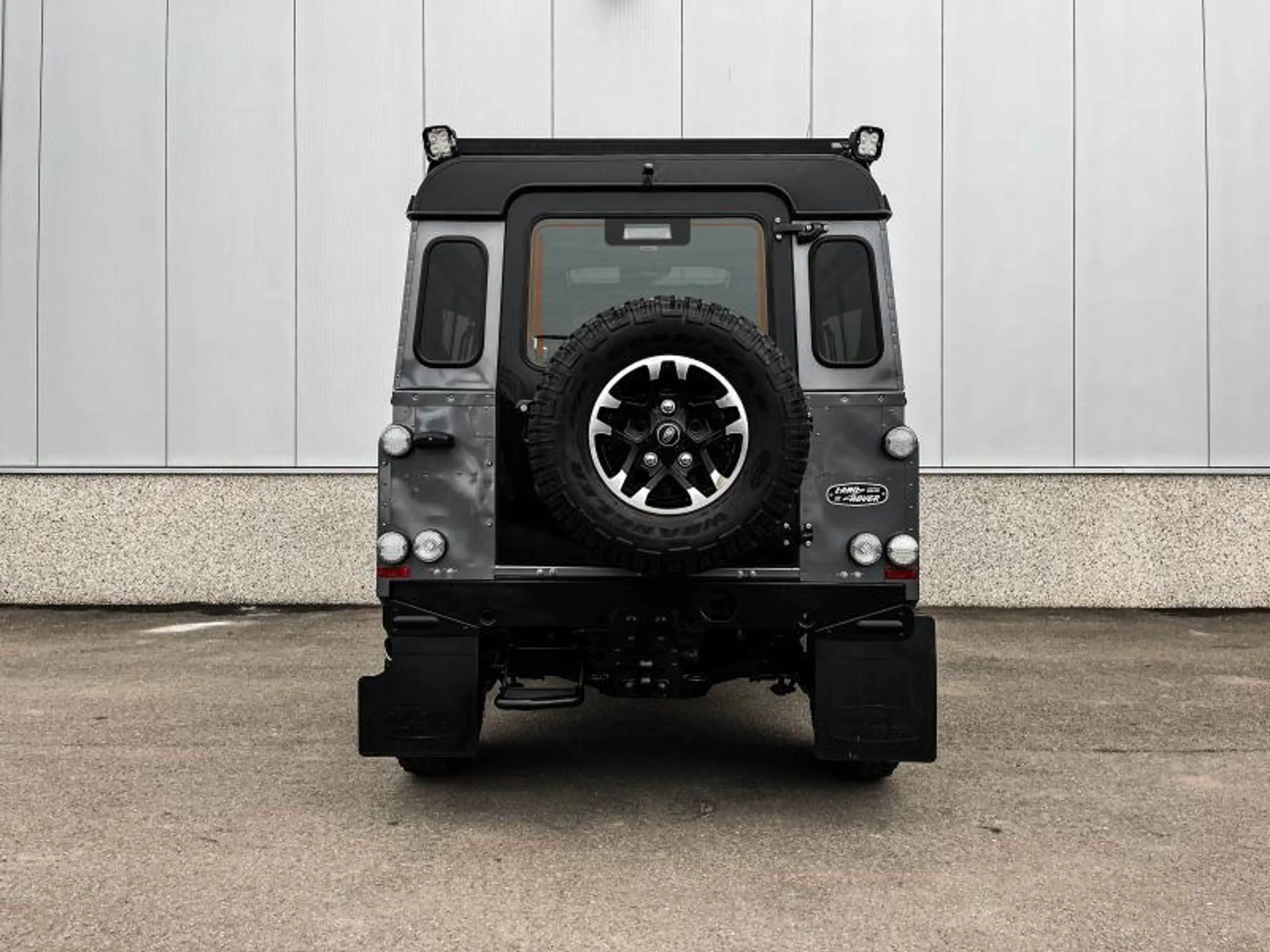 Land Rover Defender Adventure Edition — photo 3