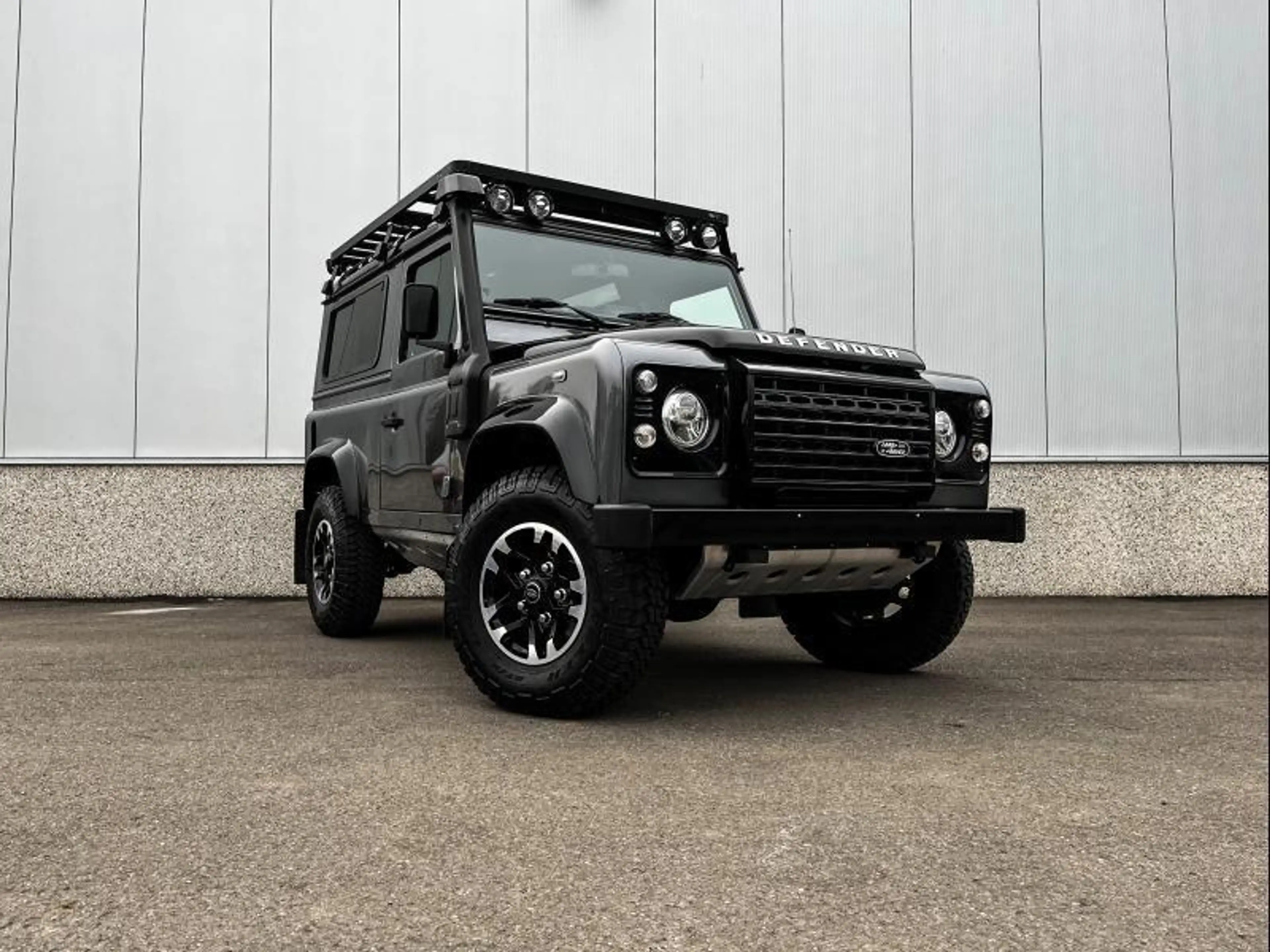 Land Rover Defender Adventure Edition — photo 5