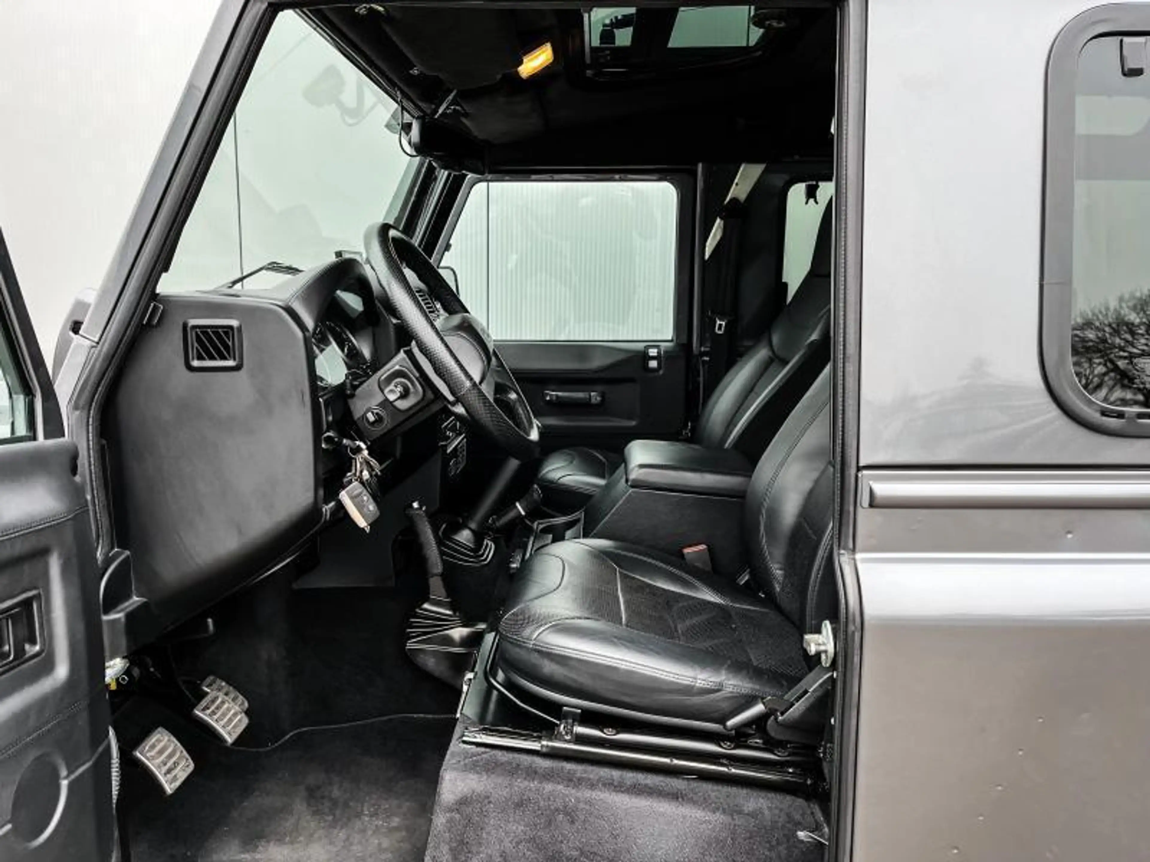 Land Rover Defender Adventure Edition — photo 15