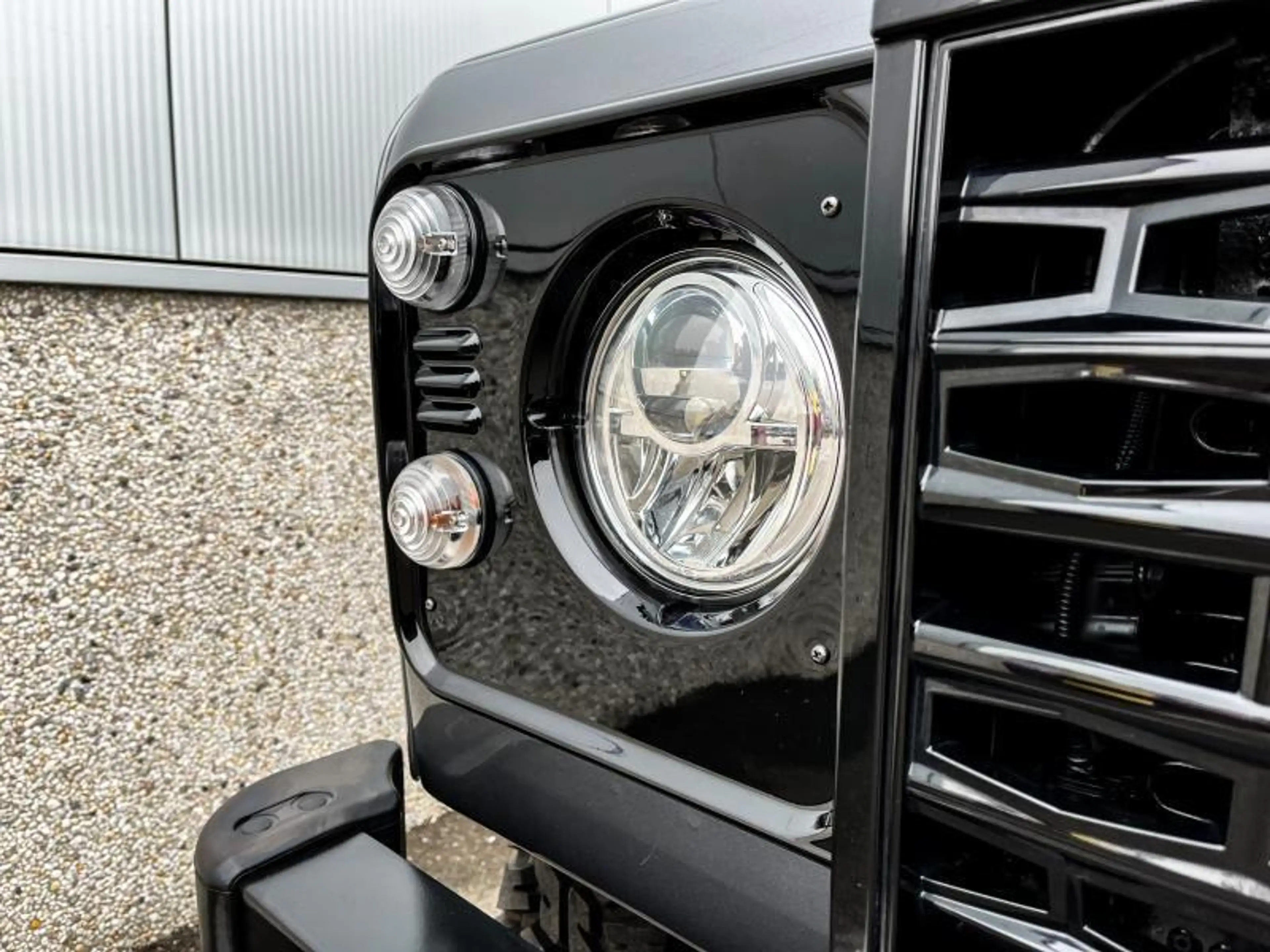 Land Rover Defender Adventure Edition — photo 7