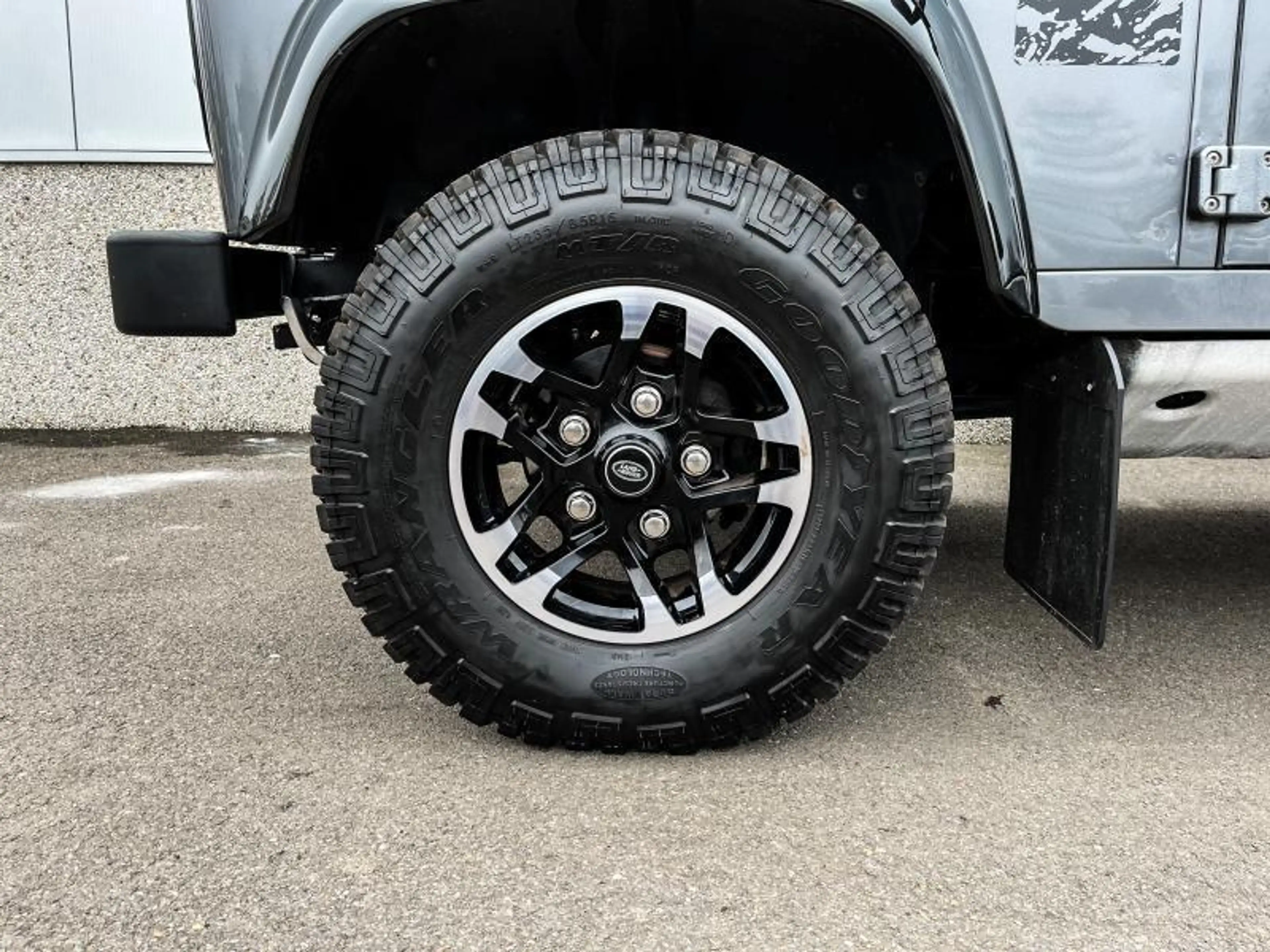 Land Rover Defender Adventure Edition — photo 6