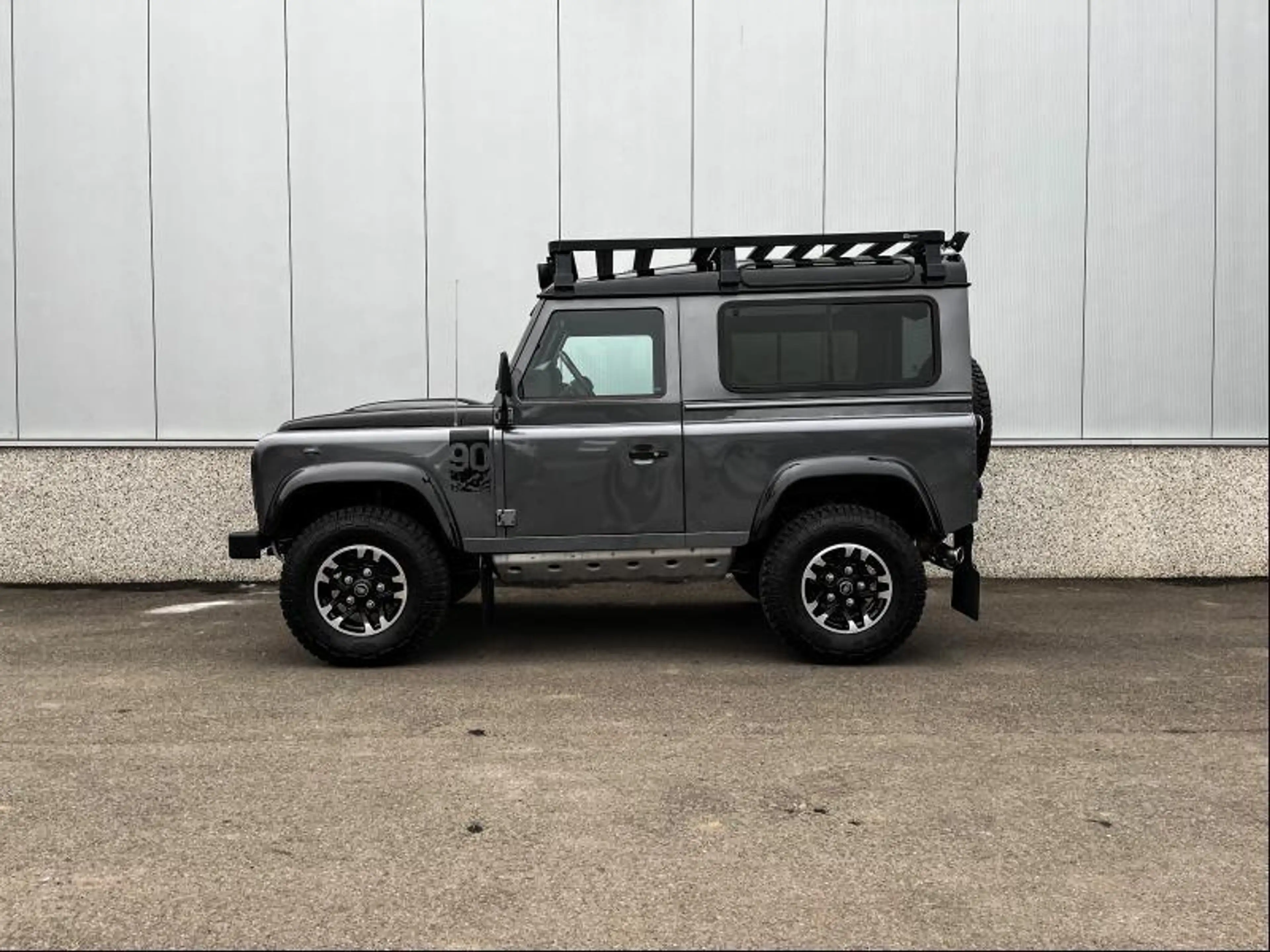 Land Rover Defender Adventure Edition — photo 4