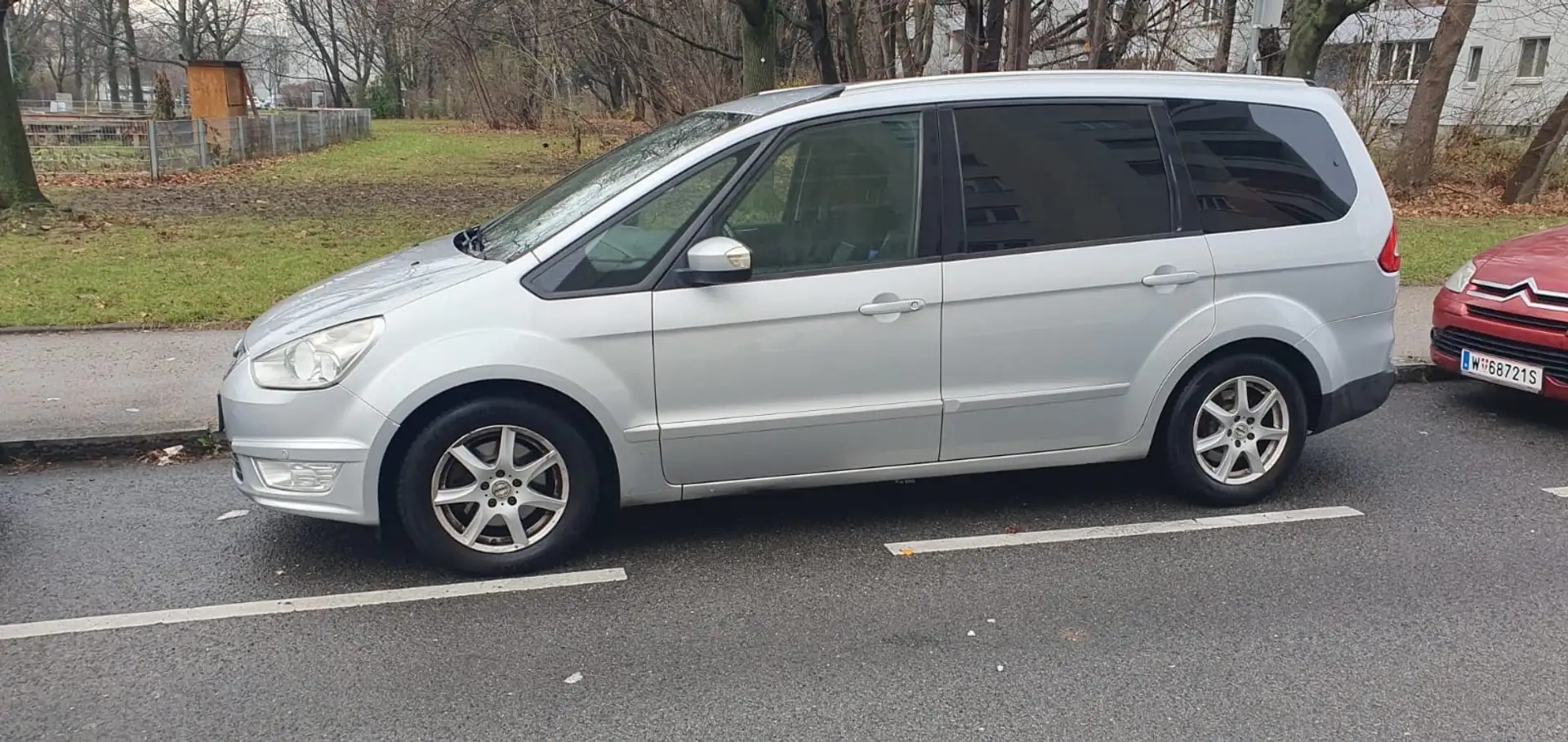 Ford Galaxy Galaxy Business Stage V 2,0 TDCi DPF Business Stag Grau - 2