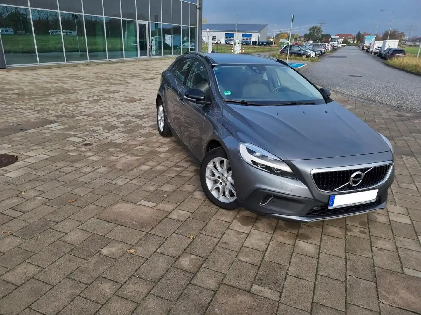 Volvo V40 Cross Country V40 Cross Country Diesel D2 Momentum Grau - 1