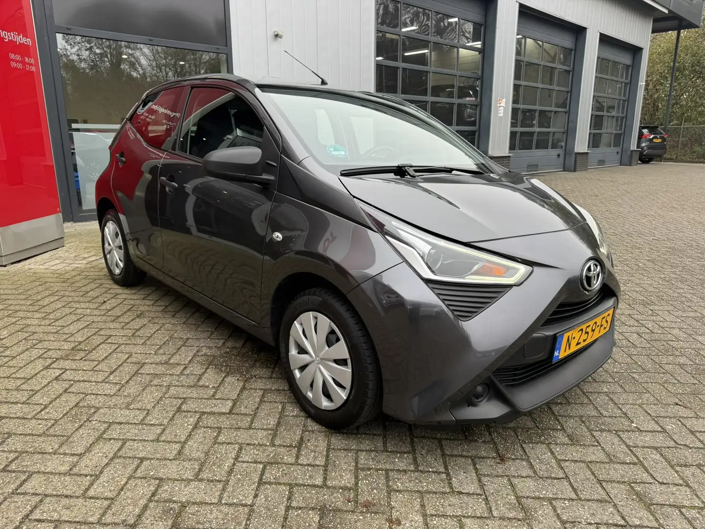 Toyota Aygo X X-FUN 5-DEURS BLUETOOTH SNELH. BEGR. Grau - 2
