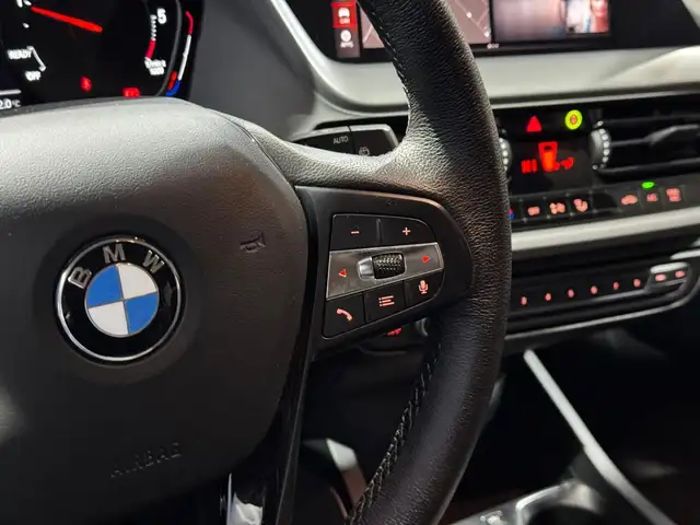 BMW 1 Series view 13