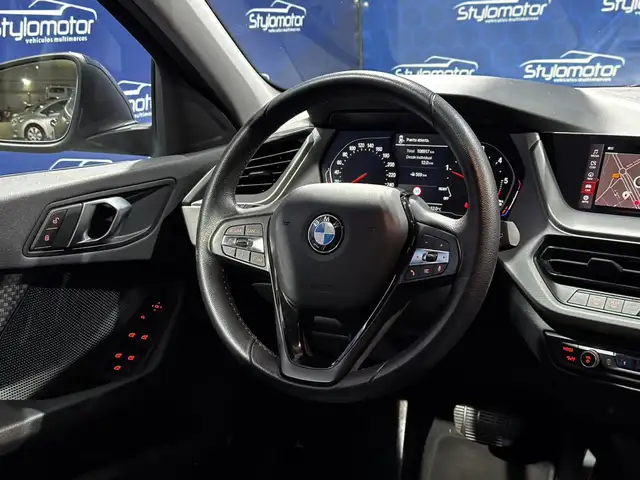 BMW 1 Series view 30
