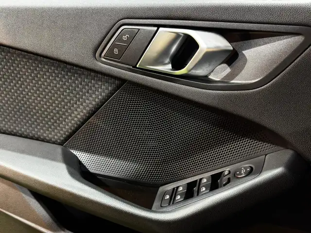 BMW 1 Series view 26