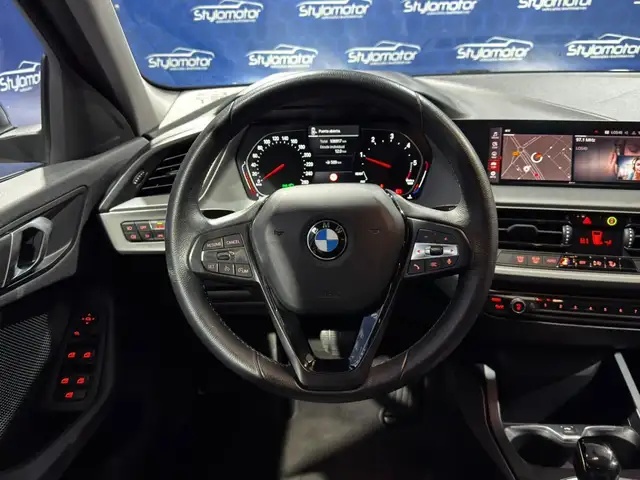BMW 1 Series view 6