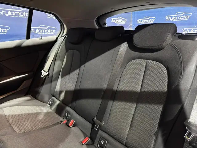 BMW 1 Series view 28