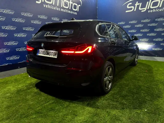 BMW 1 Series view 4