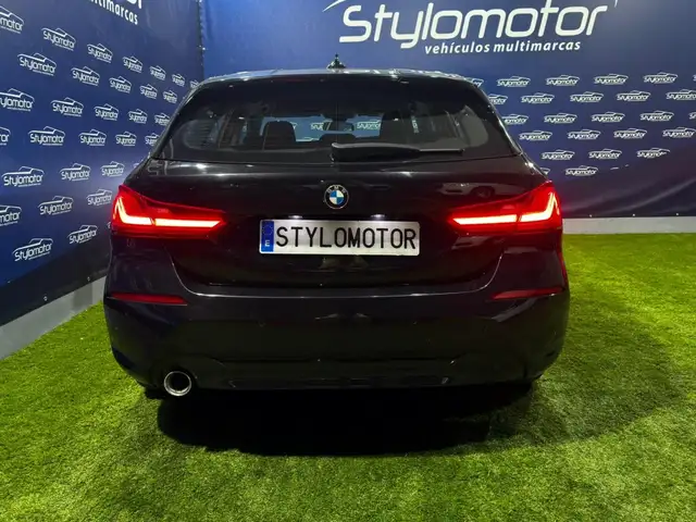 BMW 1 Series view 16