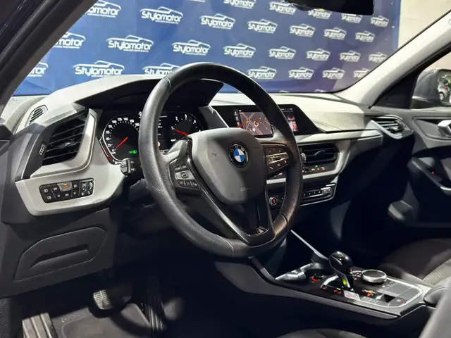 BMW 1 Series view 11