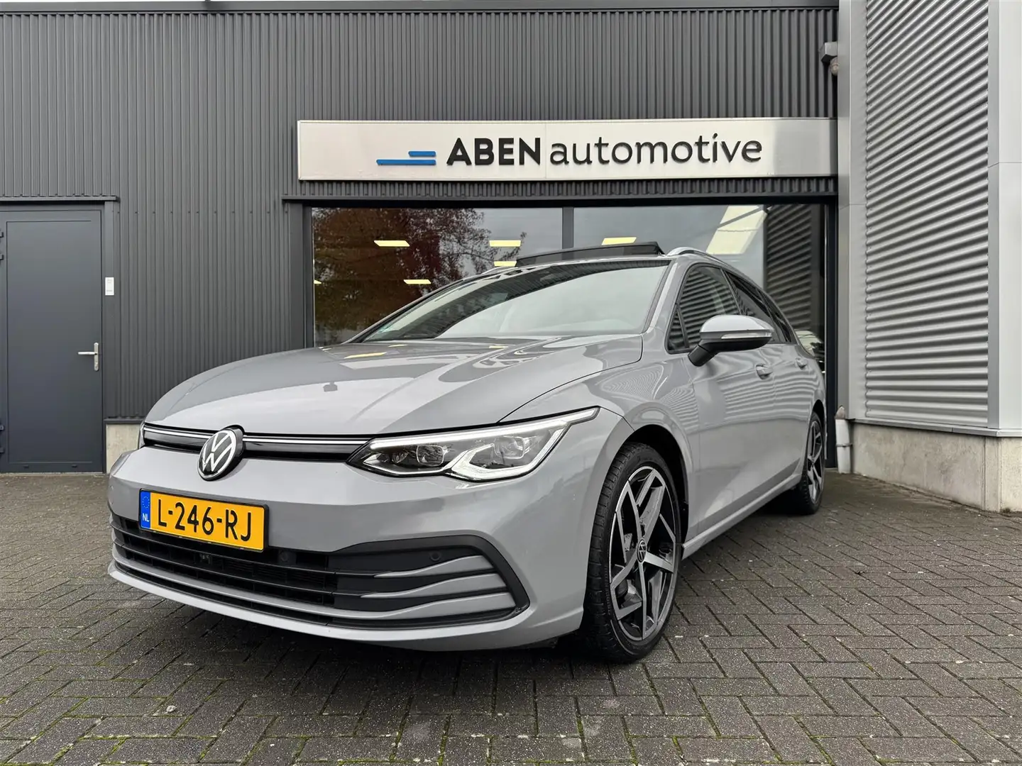 Volkswagen Golf Variant 1.0 E-TSI 110PK Life Business automaat (PANO|18"|A Gris - 1