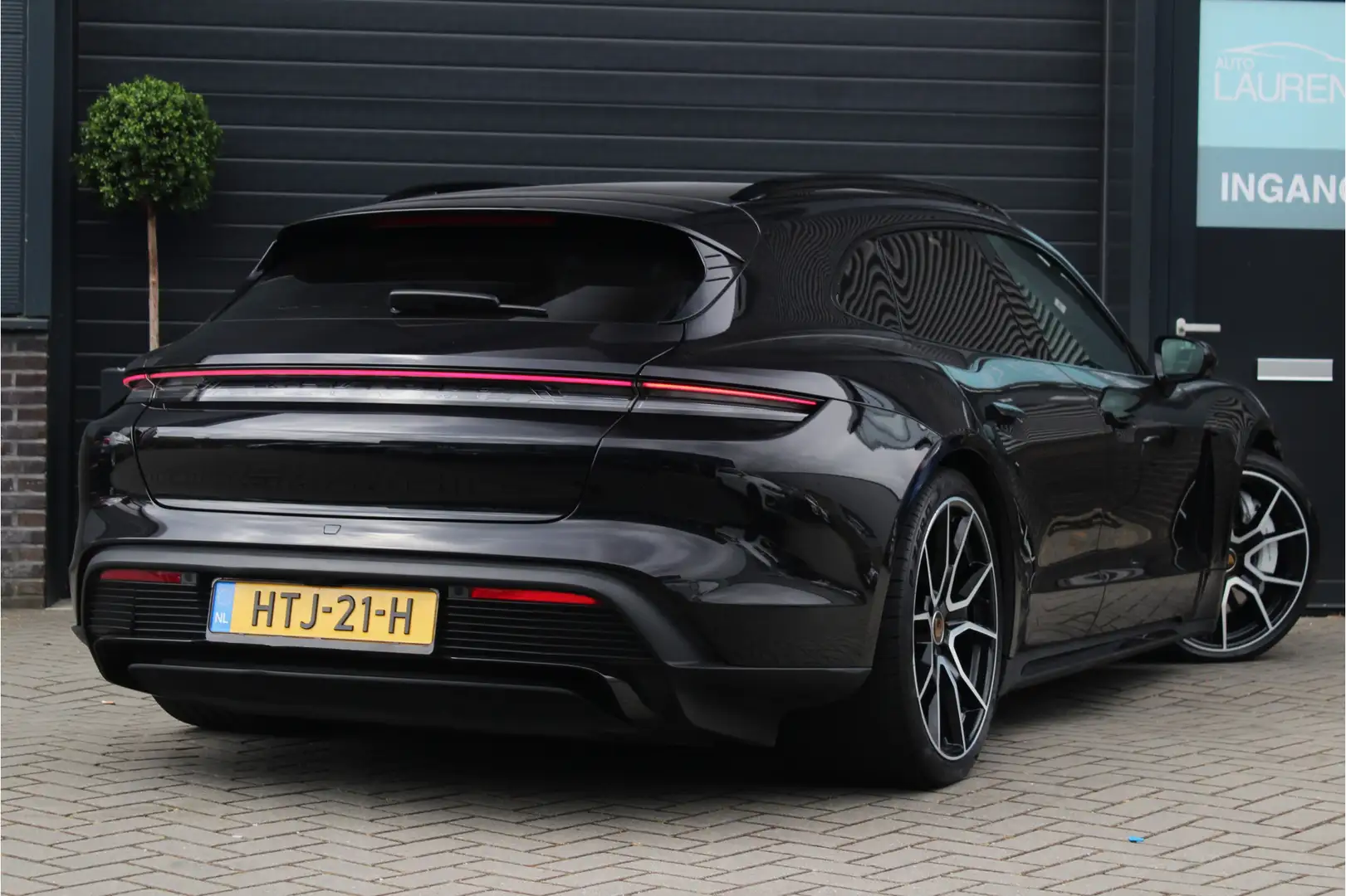Porsche Taycan Sport Turismo Turbo 93 kWh | Passenger Displ. | Sp Zwart - 2