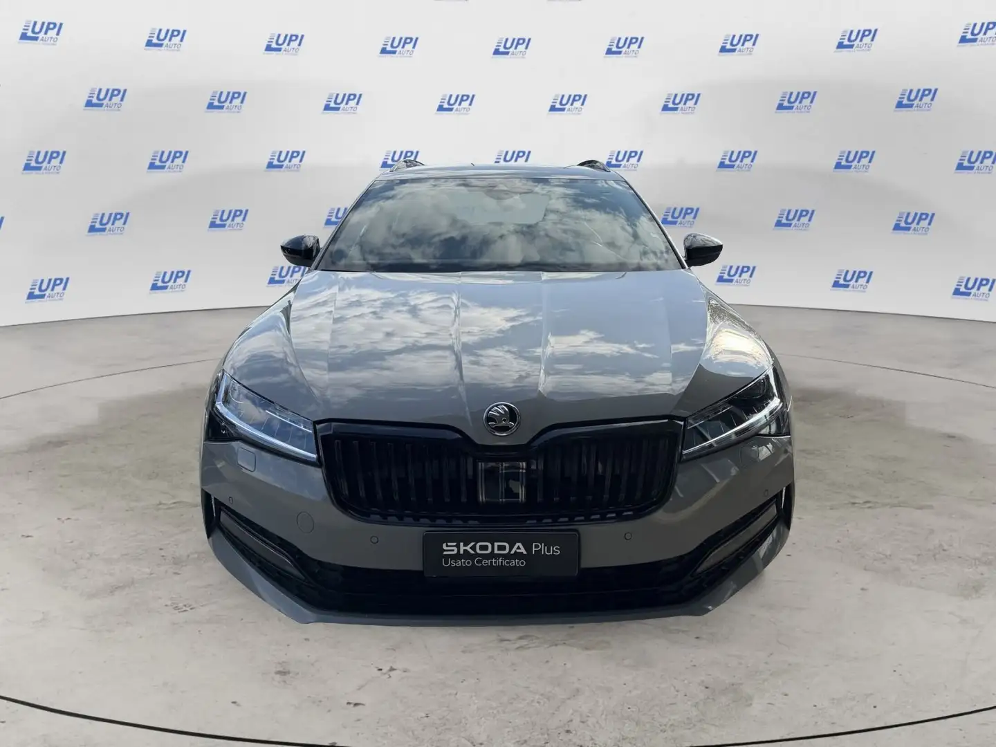 Skoda Superb Wagon 2.0 tdi evo Sportline 150cv dsg Szary - 2