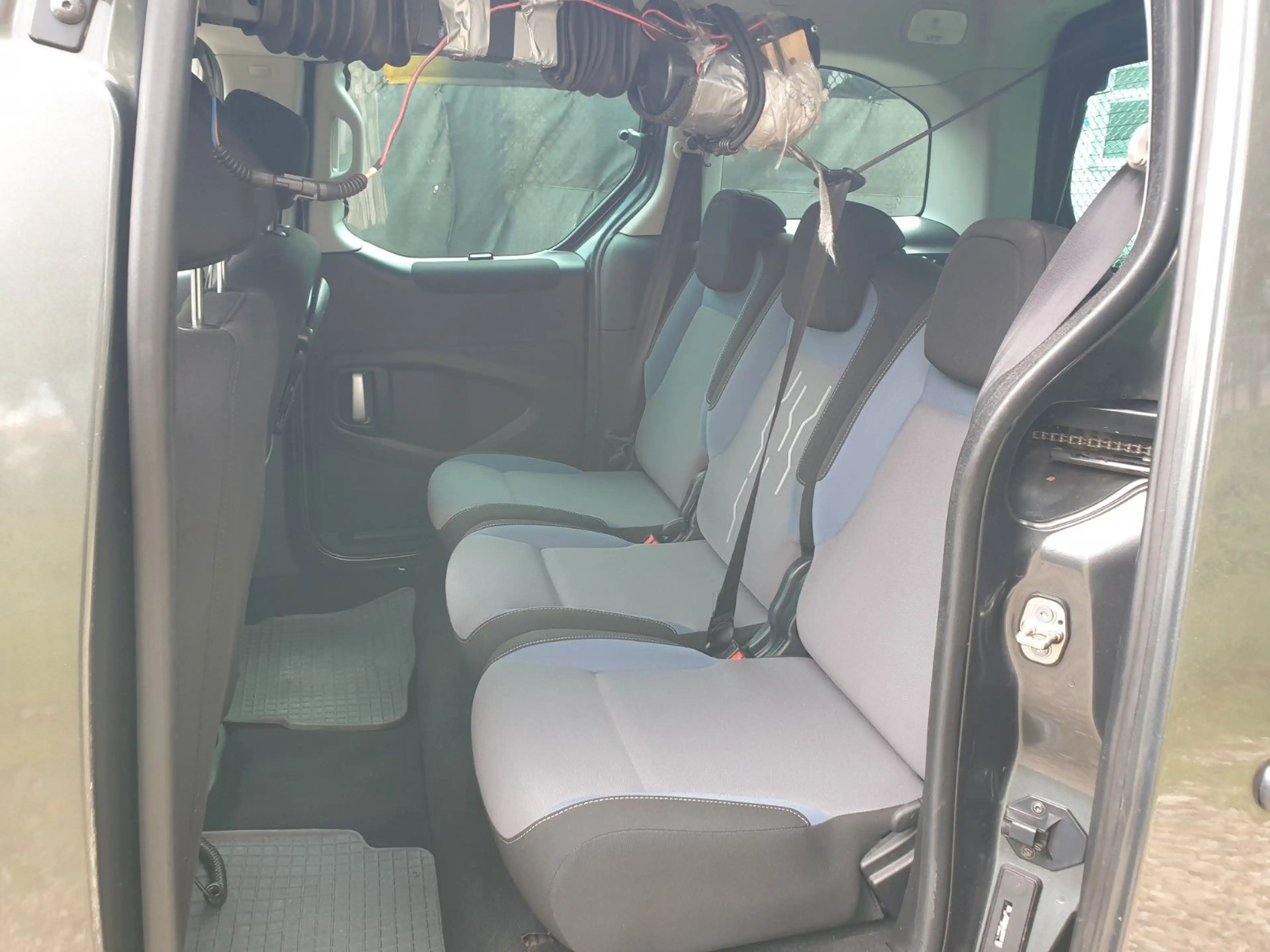 Peugeot Partner Tepee Active 1-Hand — photo 14