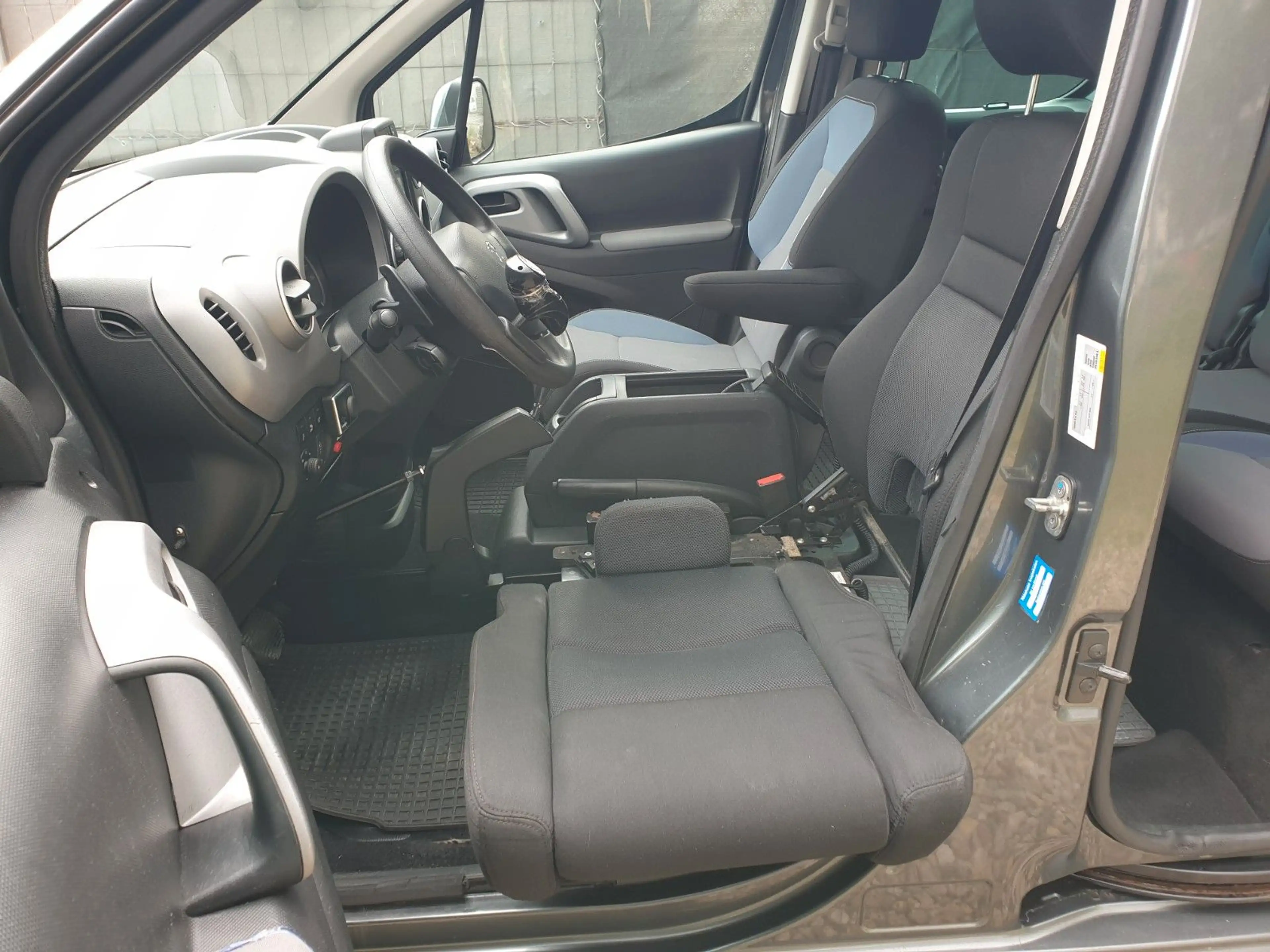 Peugeot Partner Tepee Active 1-Hand — photo 13
