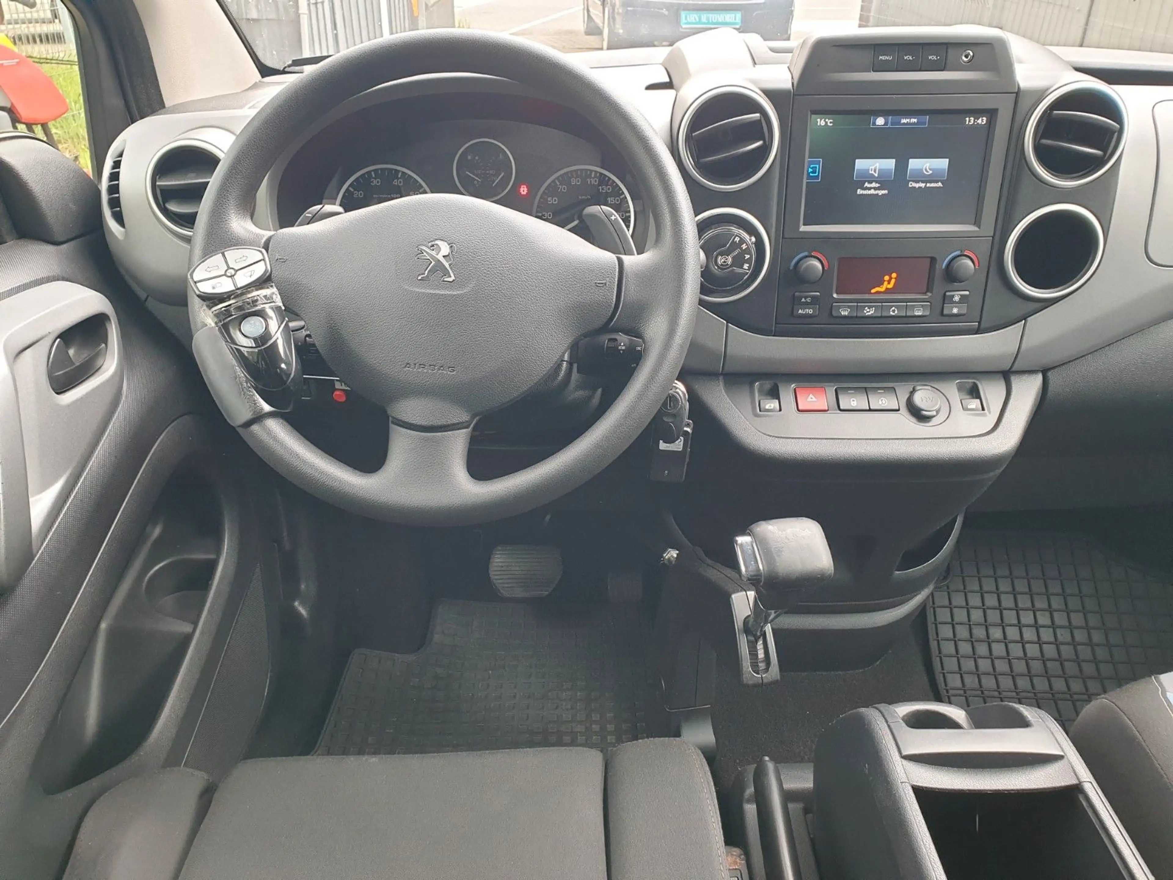 Peugeot Partner Tepee Active 1-Hand — photo 15