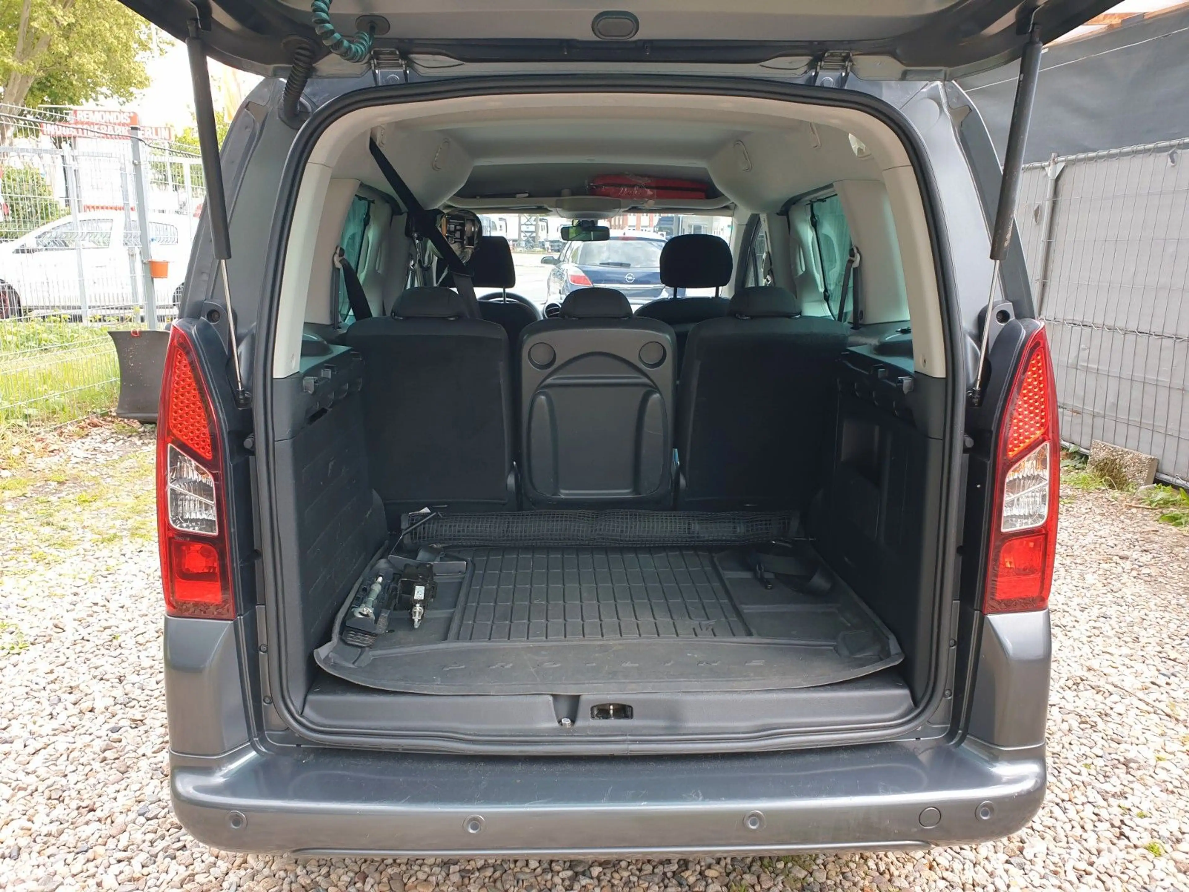 Peugeot Partner Tepee Active 1-Hand — photo 9