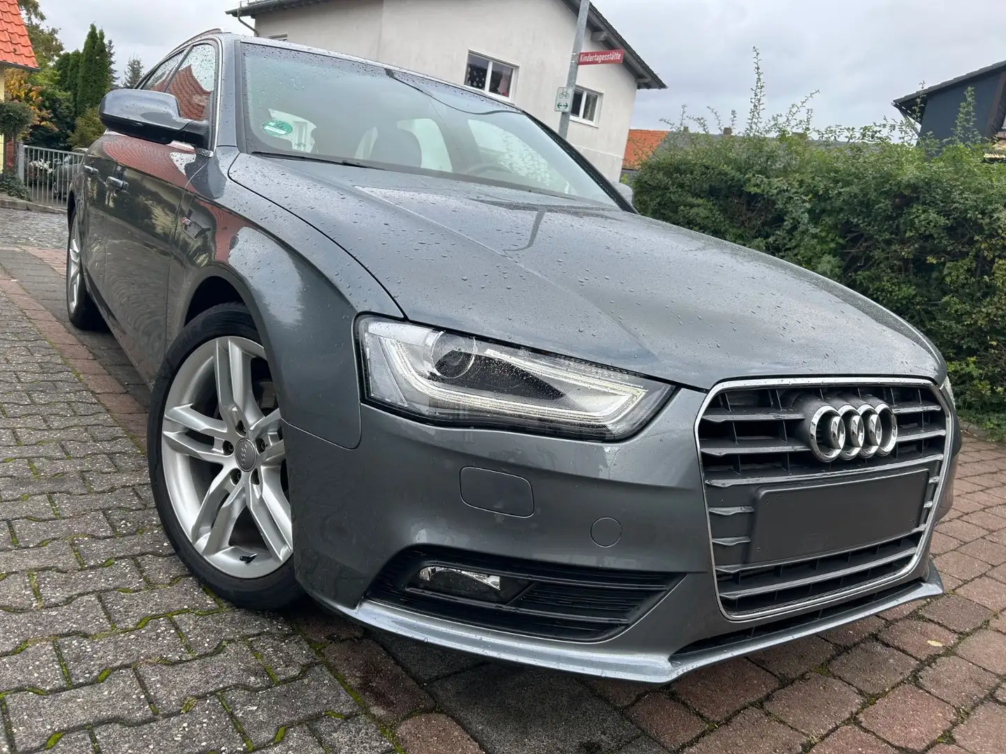 Audi A4 Avant S line Sportpaket Plus*Xenon*Klima*SHZ* Grijs - 1