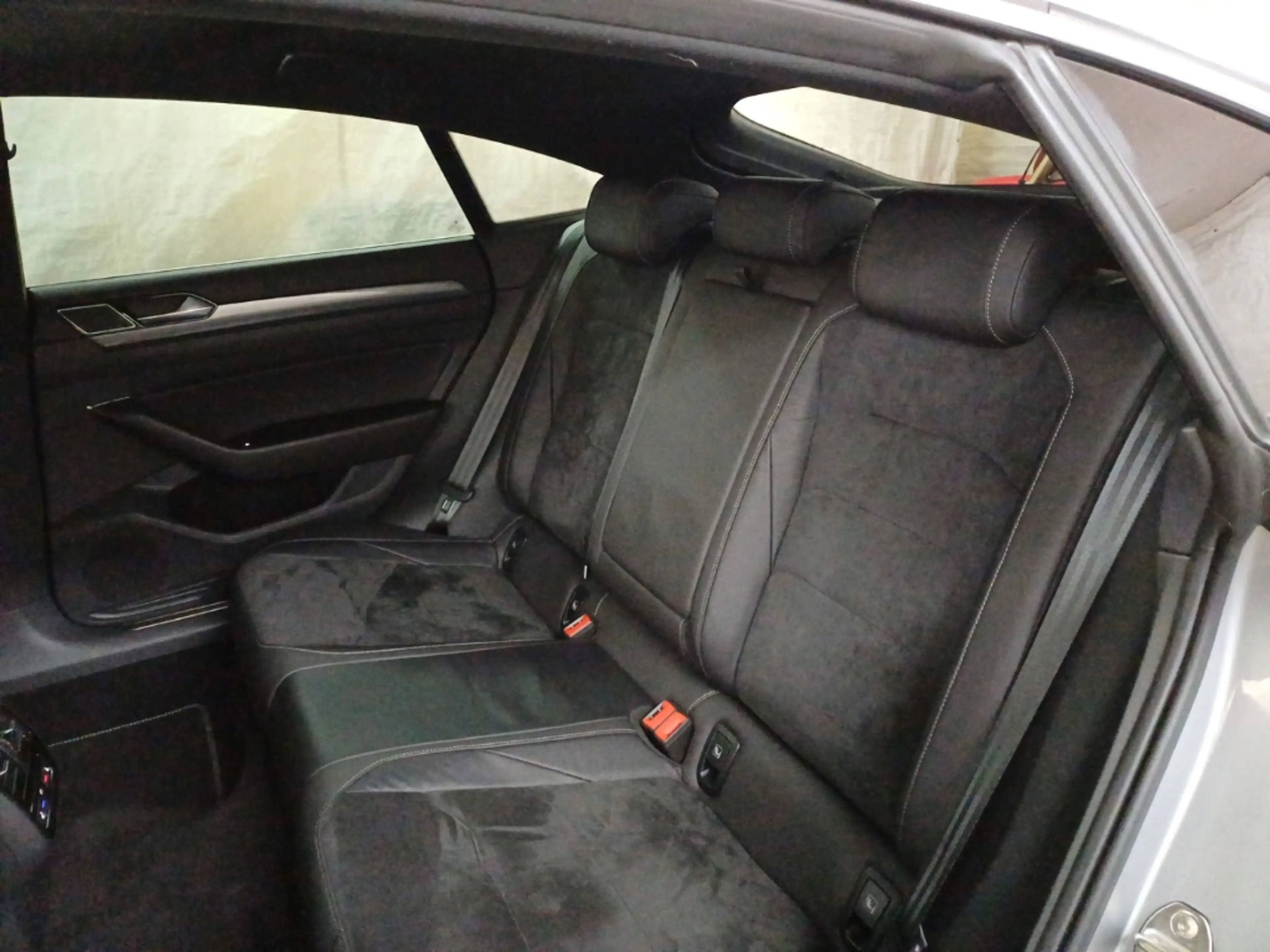 Volkswagen Arteon 2.0 TSI R-Line LED KAMERA LEDER PANO 19'' — photo 12