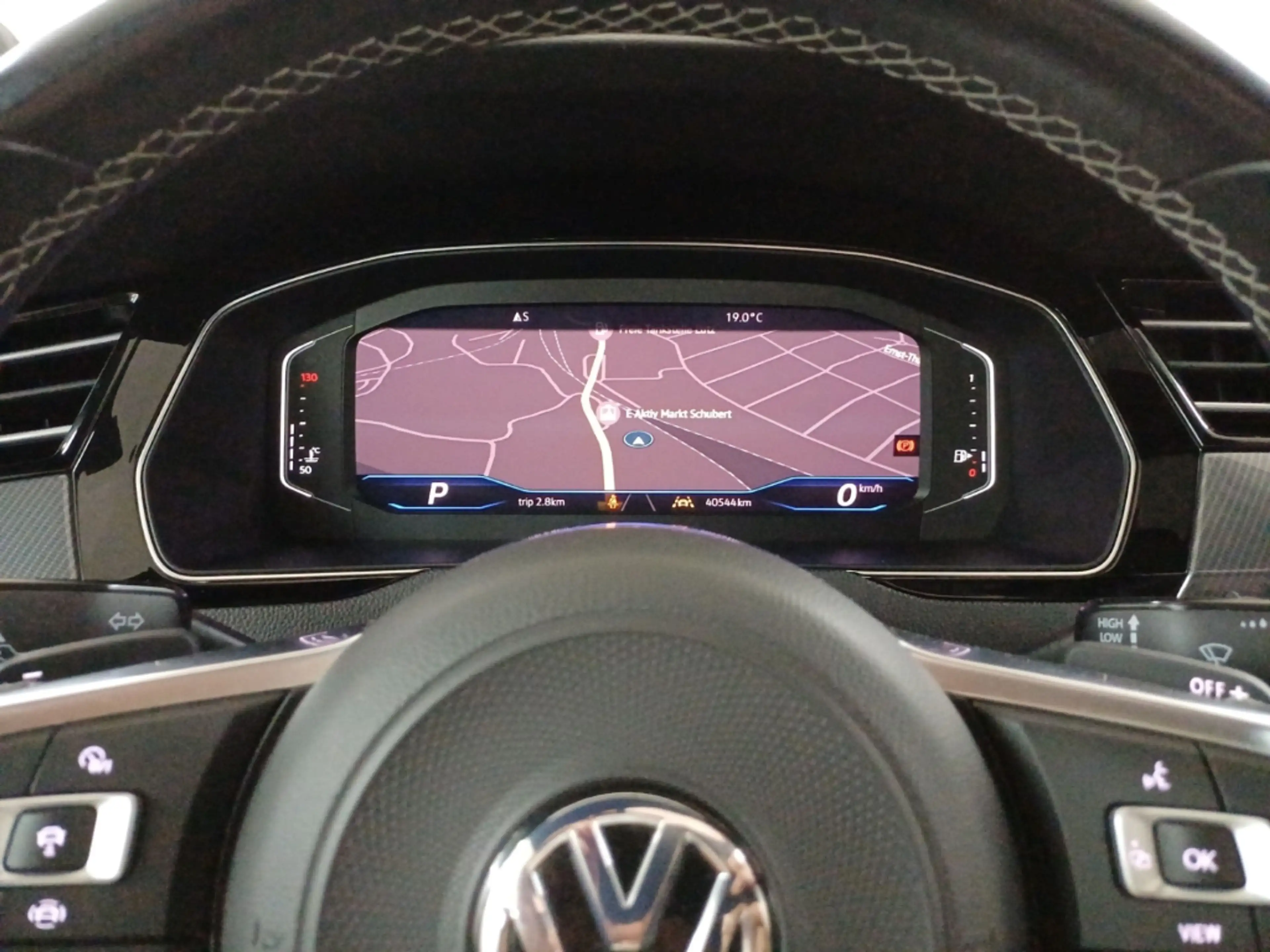 Volkswagen Arteon 2.0 TSI R-Line LED KAMERA LEDER PANO 19'' — photo 19