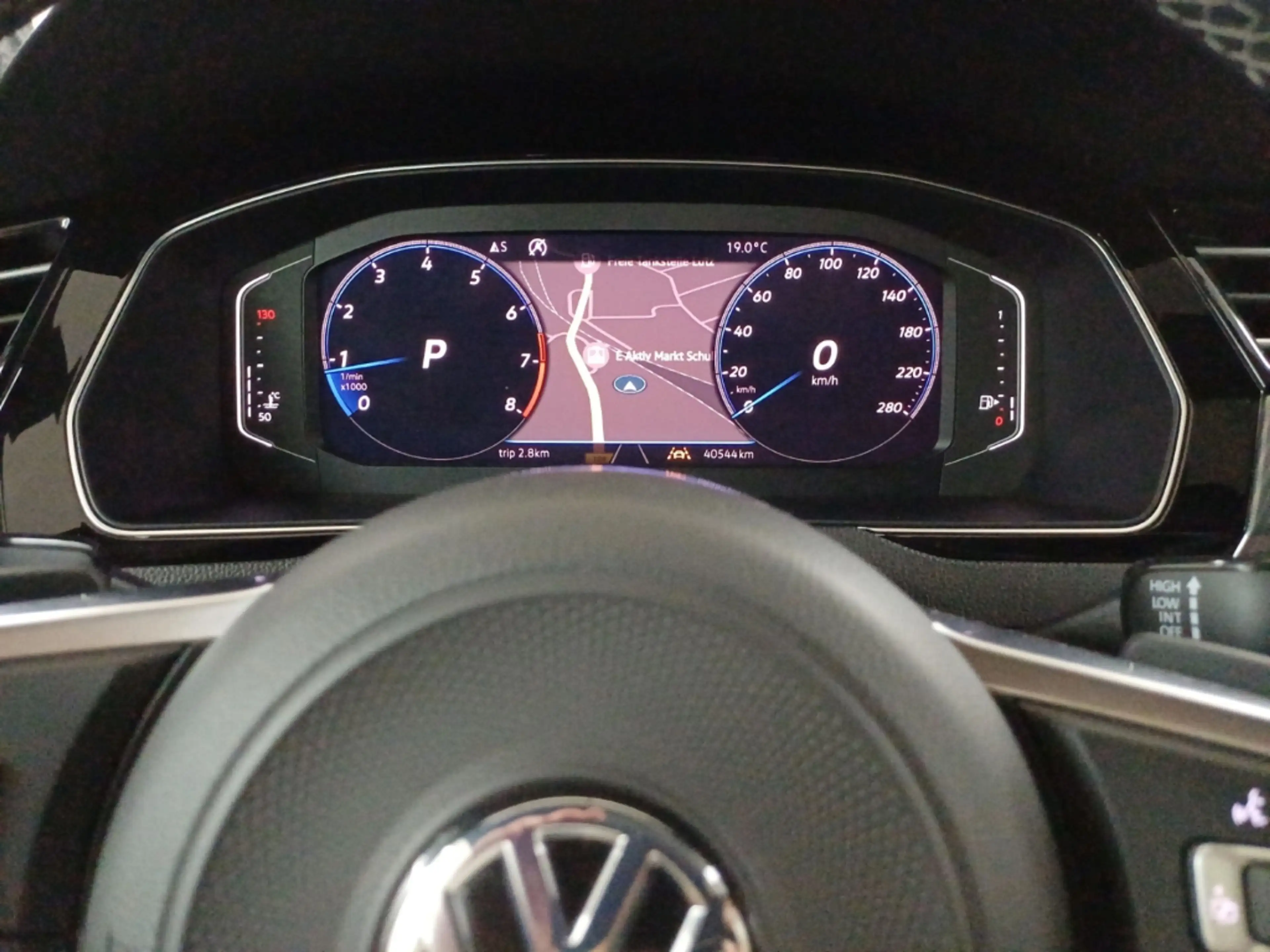 Volkswagen Arteon 2.0 TSI R-Line LED KAMERA LEDER PANO 19'' — photo 17