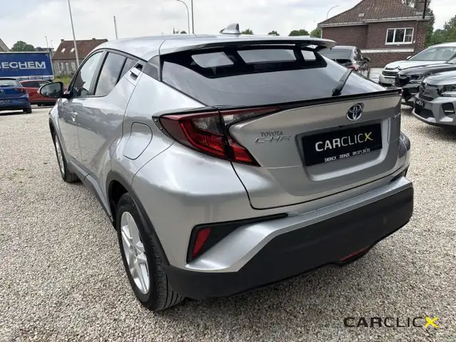 Toyota C-HR view 3