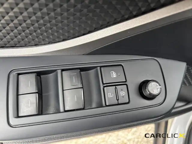 Toyota C-HR view 13