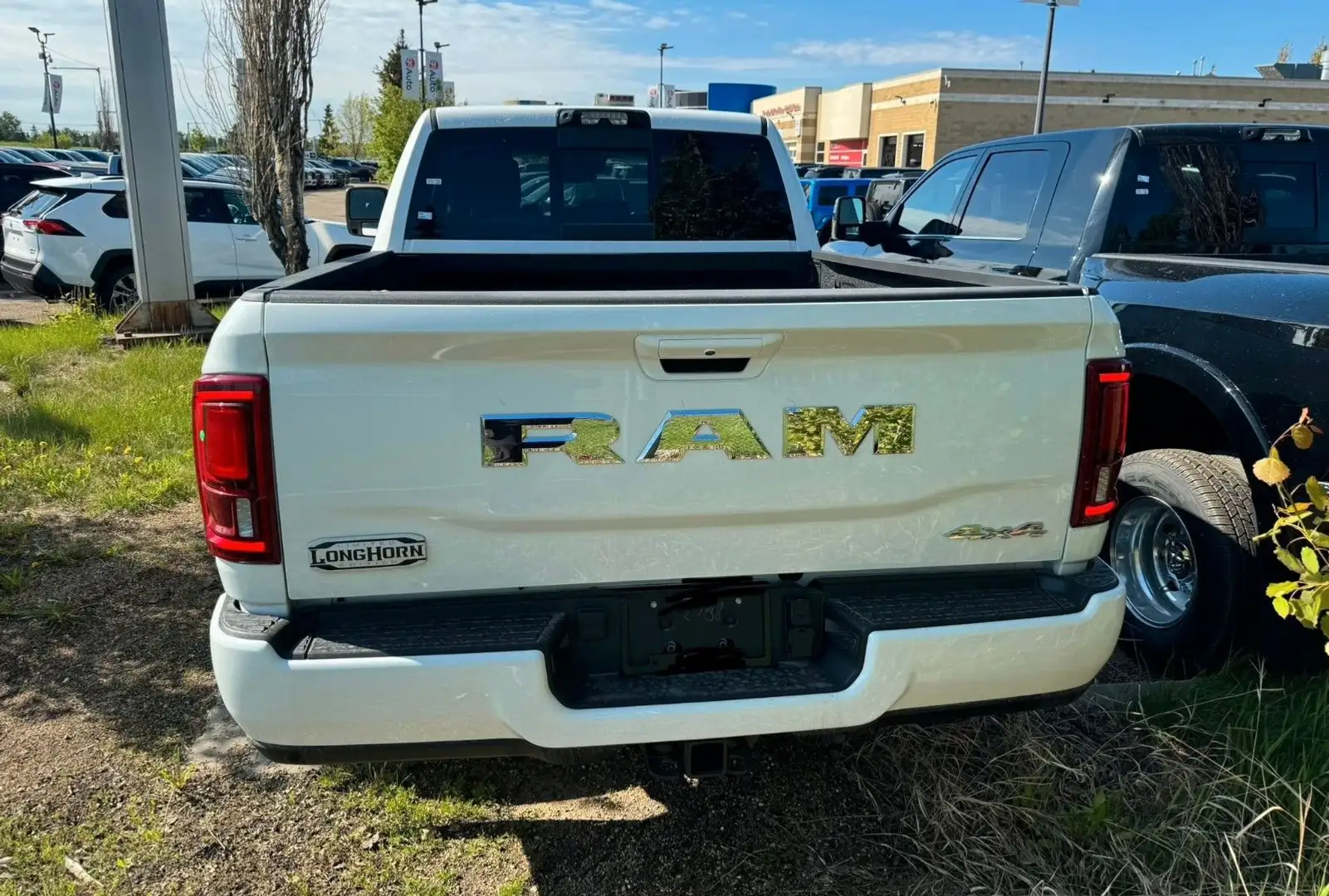 Dodge RAM 3500 Limited Longhorn Mega Cab 6.7 HO MY2025 Blanco - 2