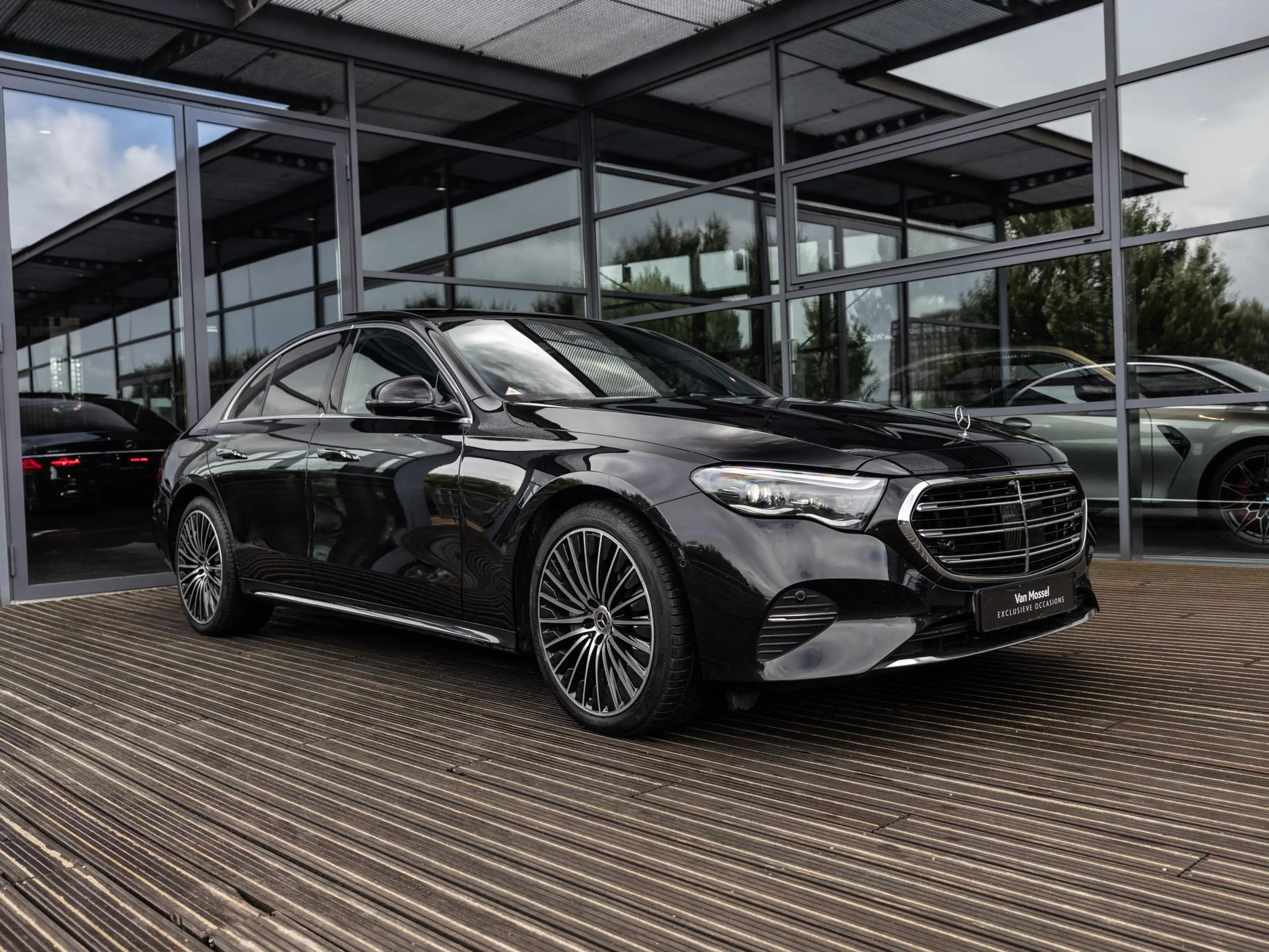 Mercedes-Benz E 400 e 4MATIC Exclusive Line | PANORAMADAK | SOFT CLOSE — photo 3