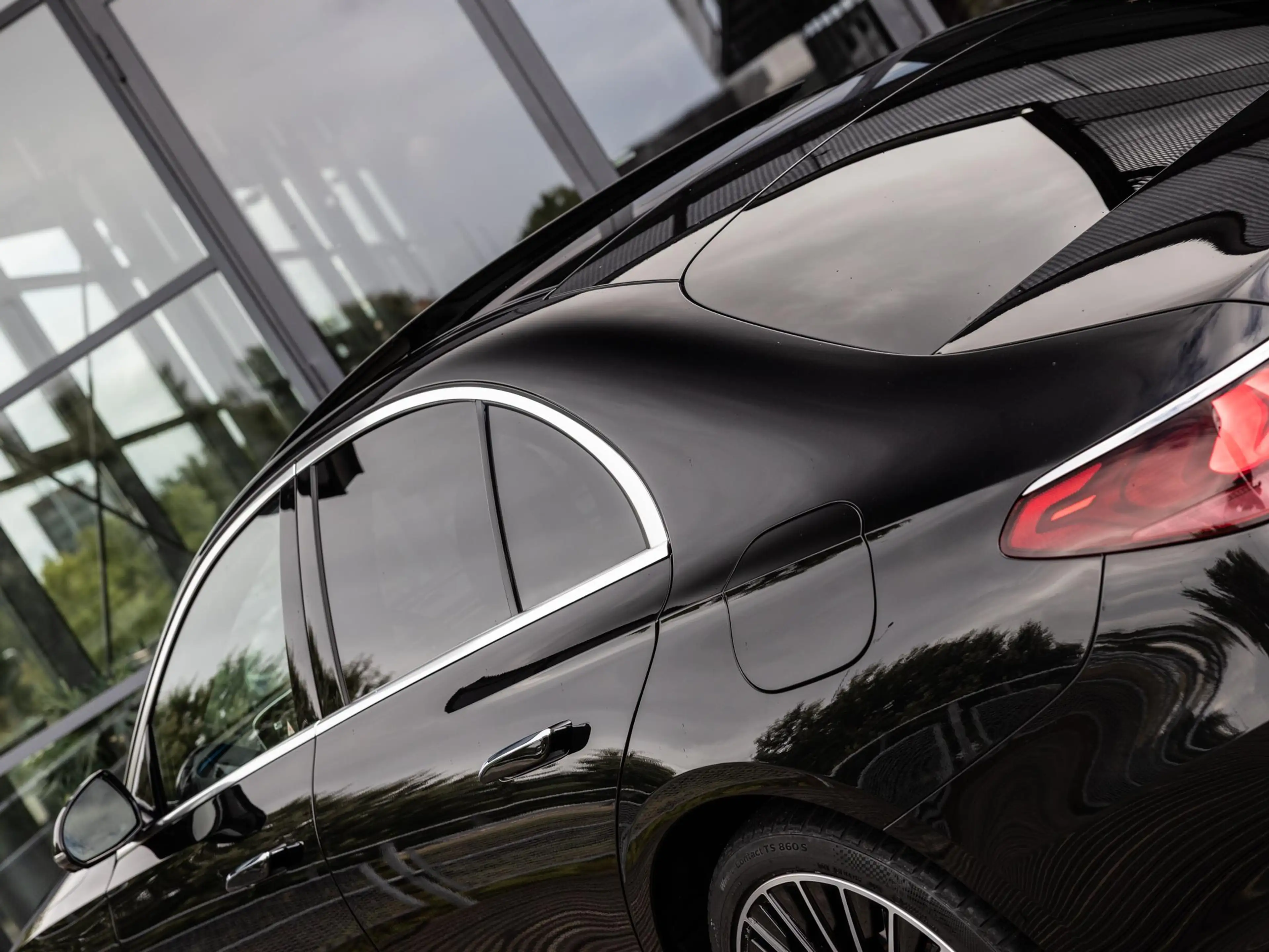 Mercedes-Benz E 400 e 4MATIC Exclusive Line | PANORAMADAK | SOFT CLOSE — photo 7