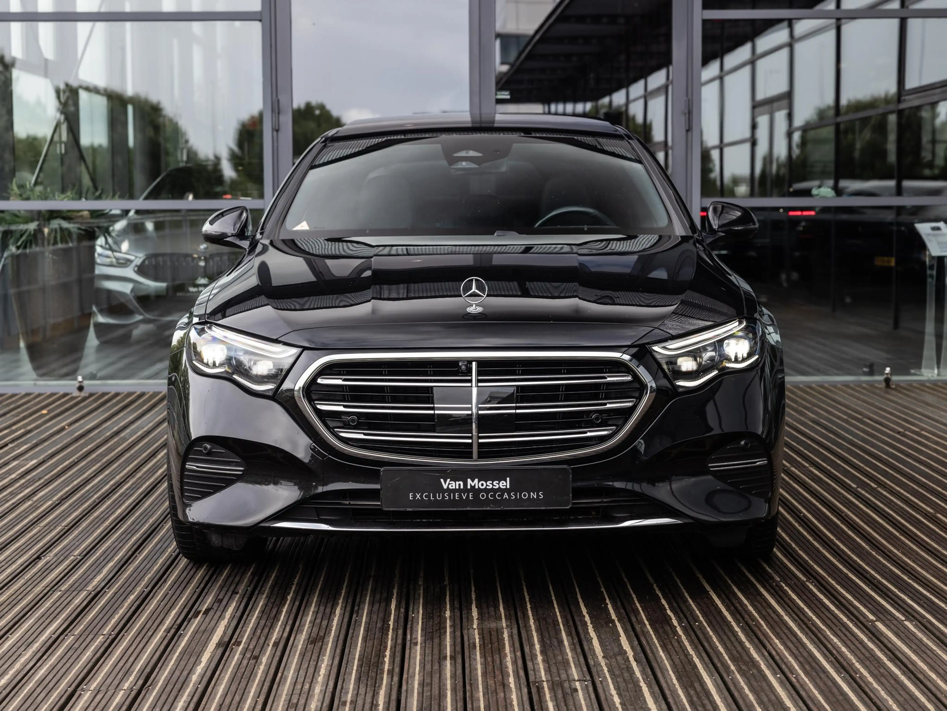 Mercedes-Benz E 400 e 4MATIC Exclusive Line | PANORAMADAK | SOFT CLOSE — photo 2