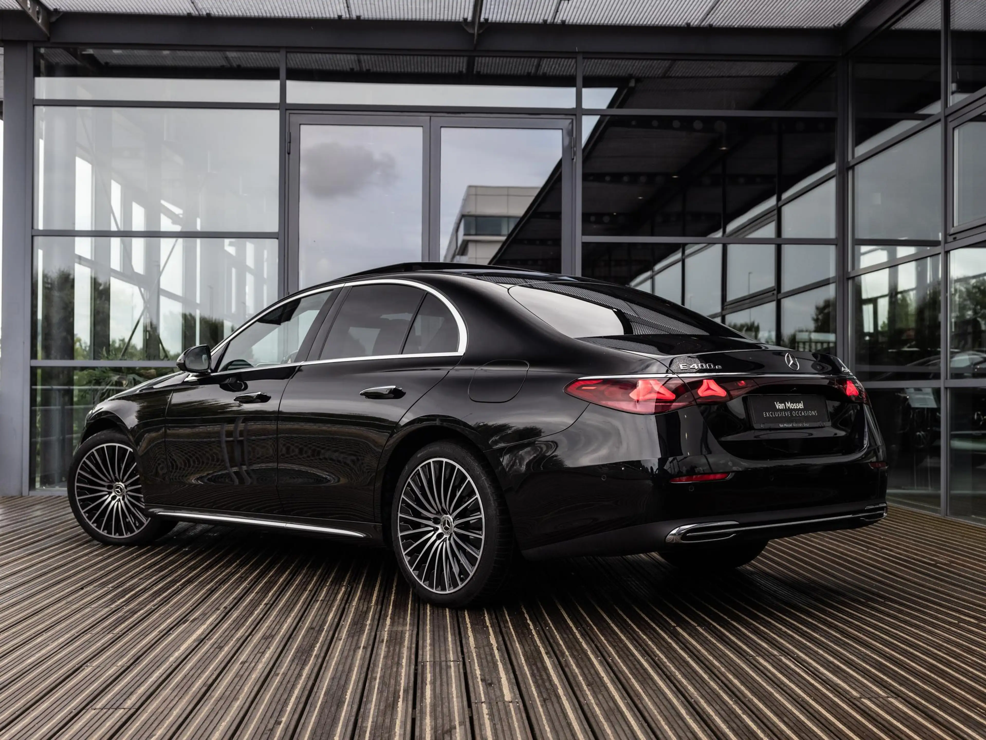 Mercedes-Benz E 400 e 4MATIC Exclusive Line | PANORAMADAK | SOFT CLOSE — photo 4