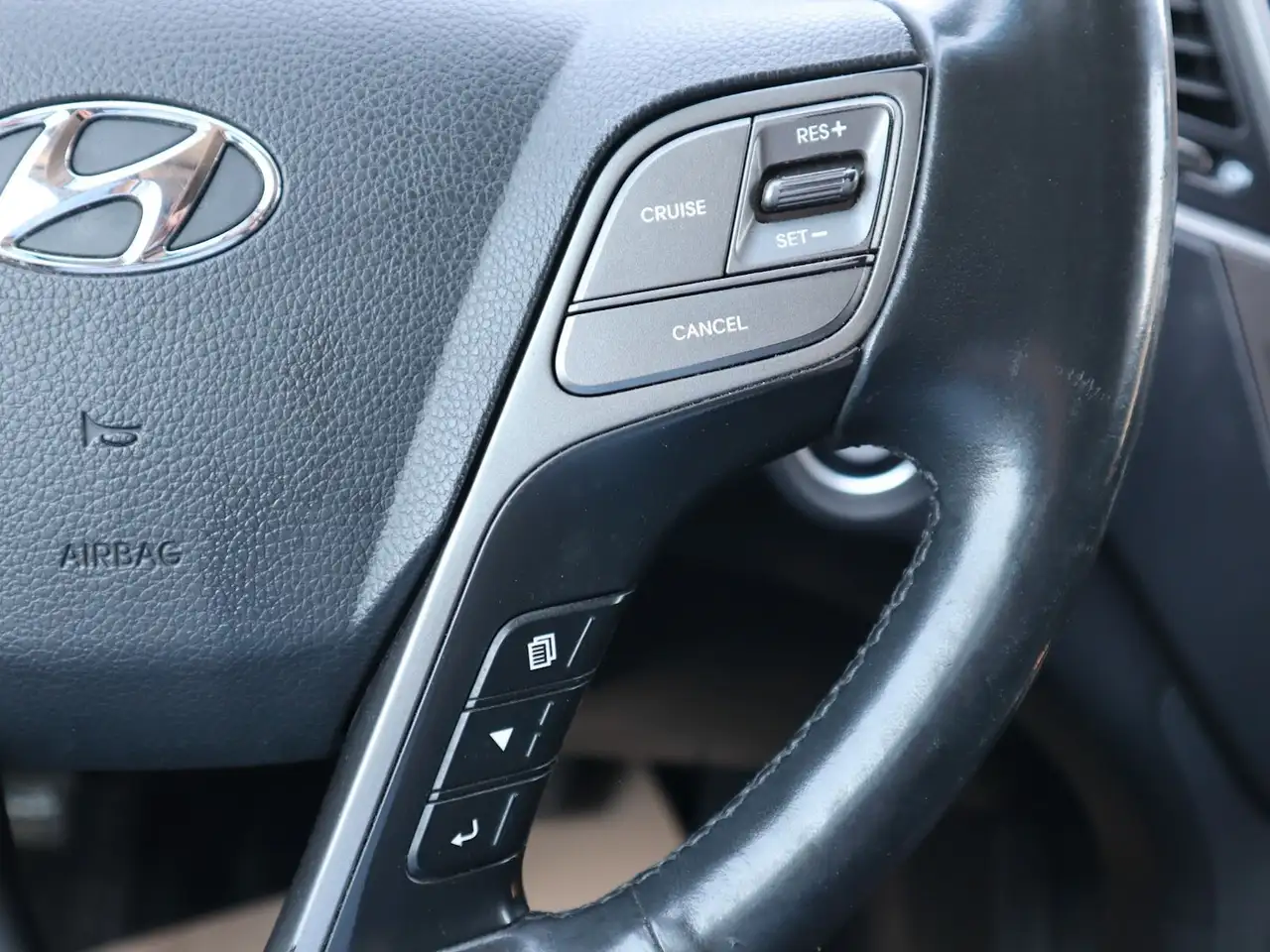 Hyundai SANTA FE photo Hyundai SANTA FE