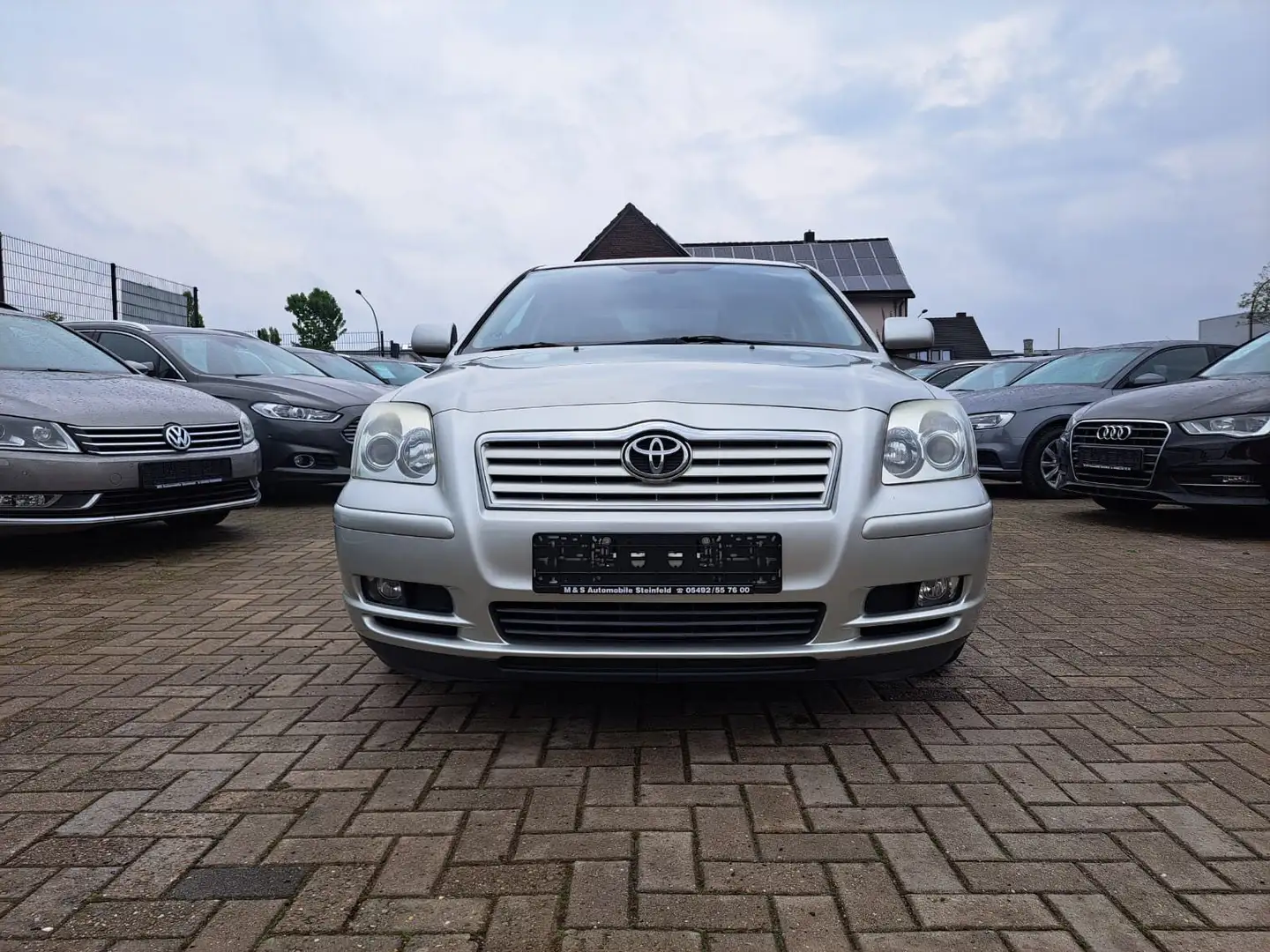Toyota Avensis 1.8 Sol Lim. AHK Silber - 2