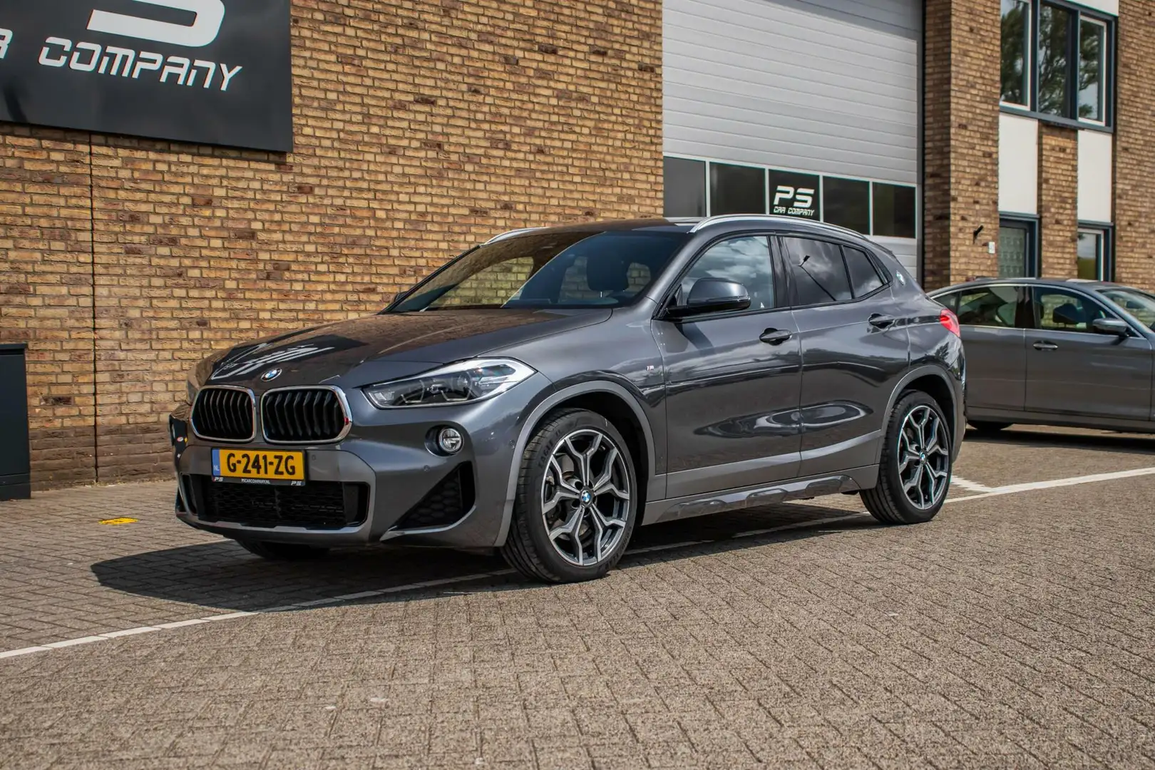 BMW X2 sDrive20i High Executive Edition, NAP, Pano,Leder, Gris - 2