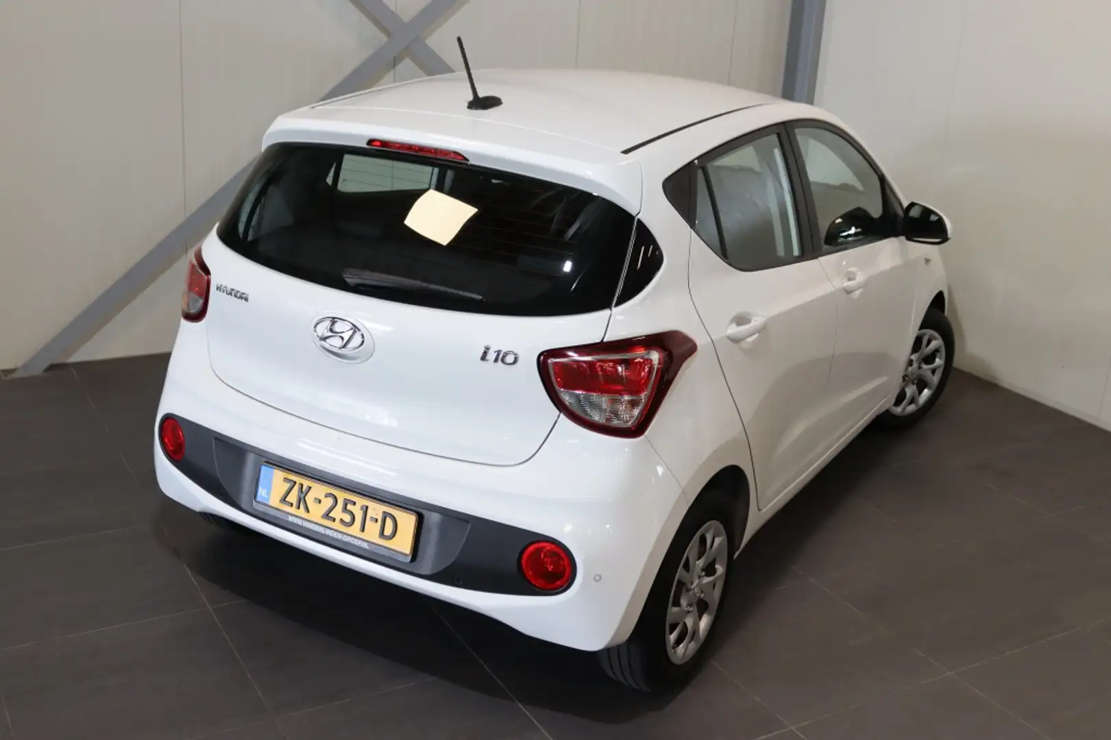 Hyundai i10 1.0i Comfort-Smart Pack Navi|Pdc|Carplay|Airco|Rij Wit - 2