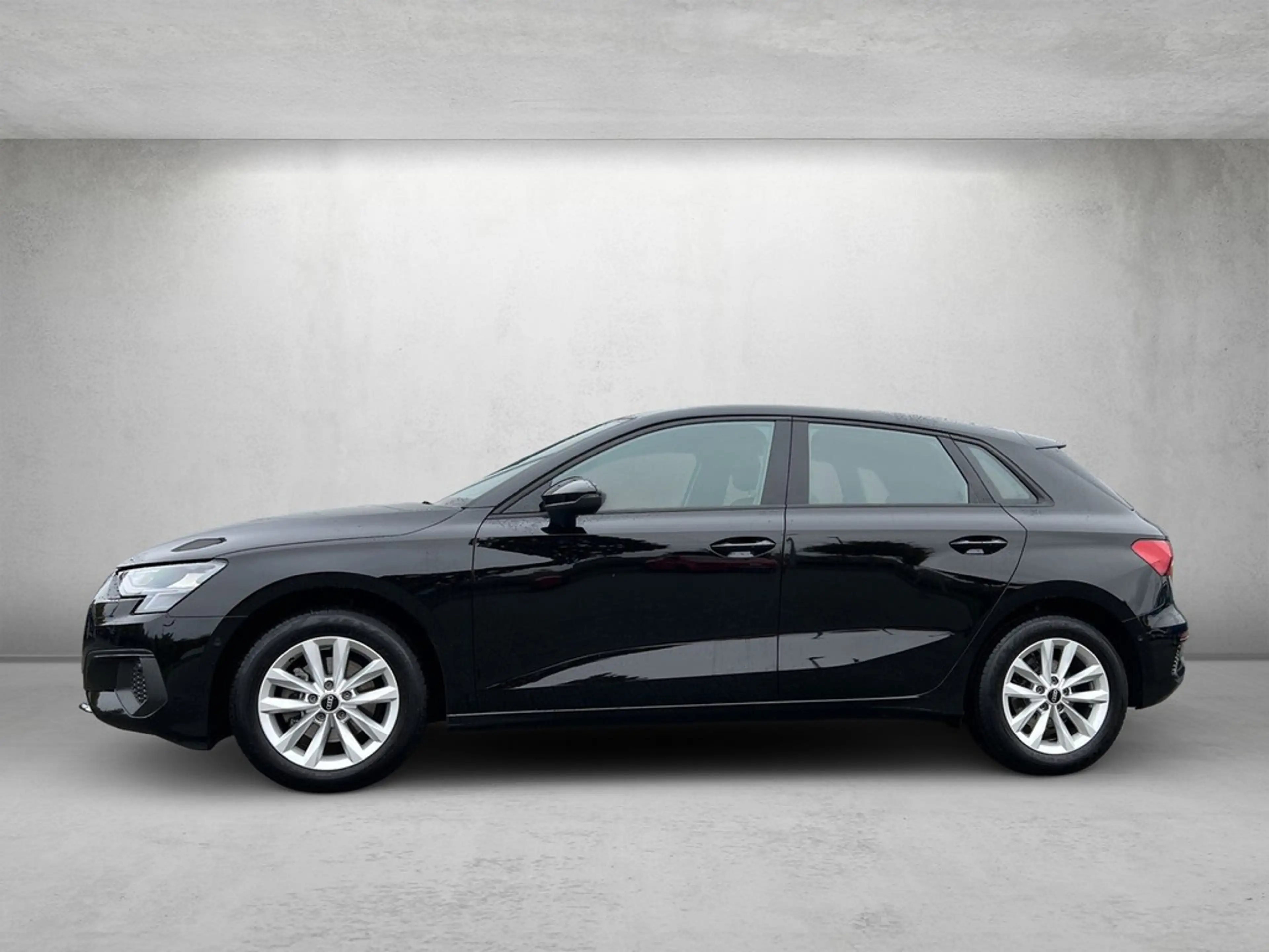 Audi A3 Sportback 30 TFSI — photo 2